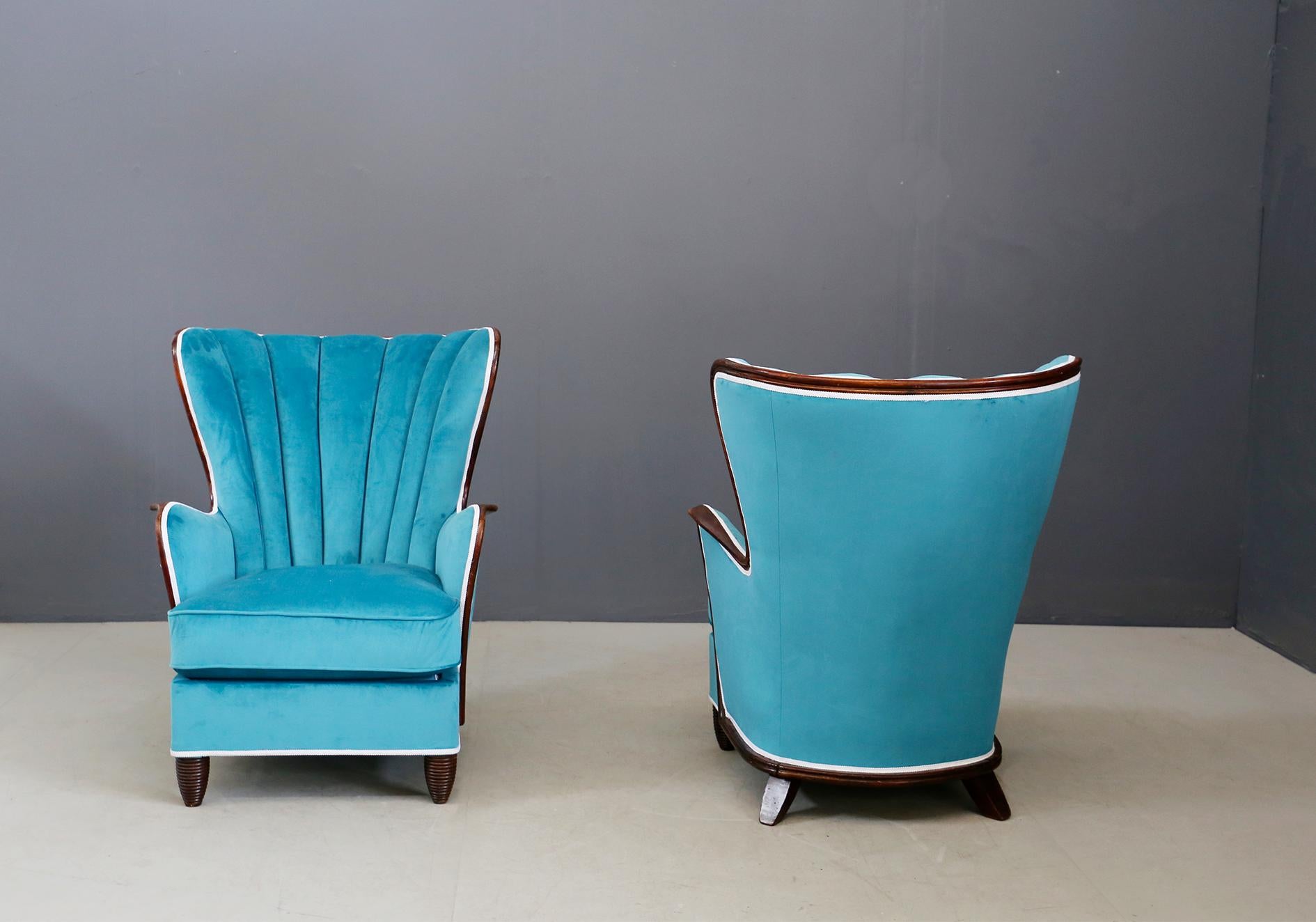Pair of Midcentury Armchairs Blue Velvet Attributed to Paolo Buffa, 1950s In Good Condition In Milano, IT