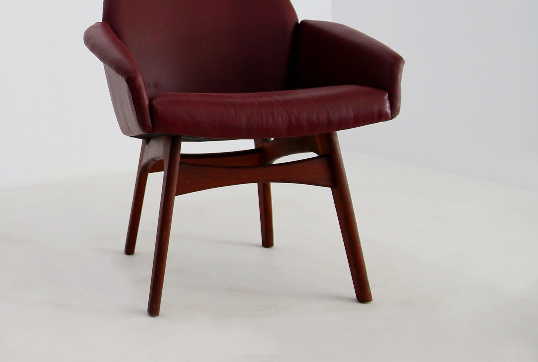 Mid-20th Century Pair of Midcentury Armchairs by Adrian Pearsall Model Capitan in Skin, 1950s For Sale