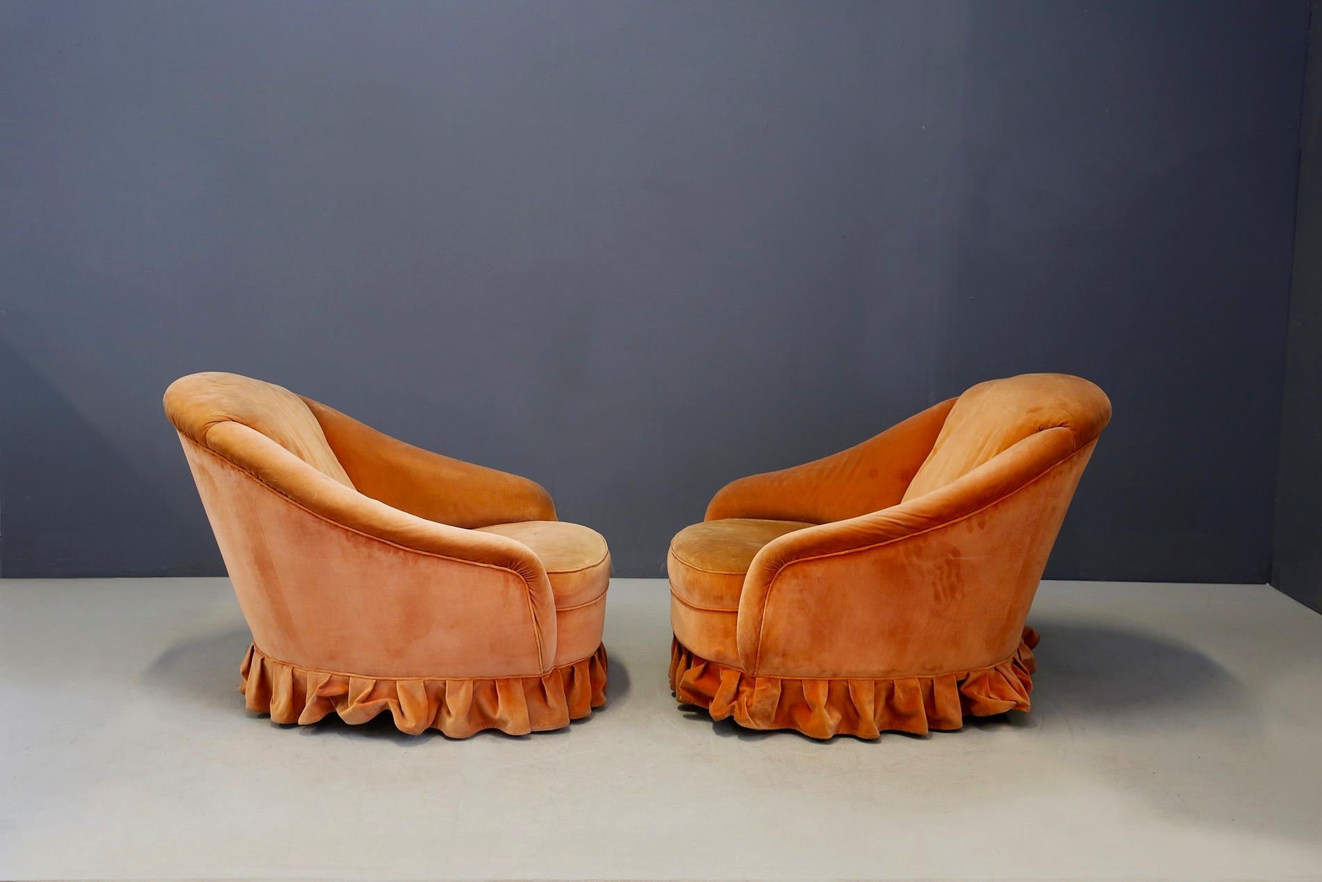 Elegant pair of 1930s armchairs designed by designer Gio Ponti for 
