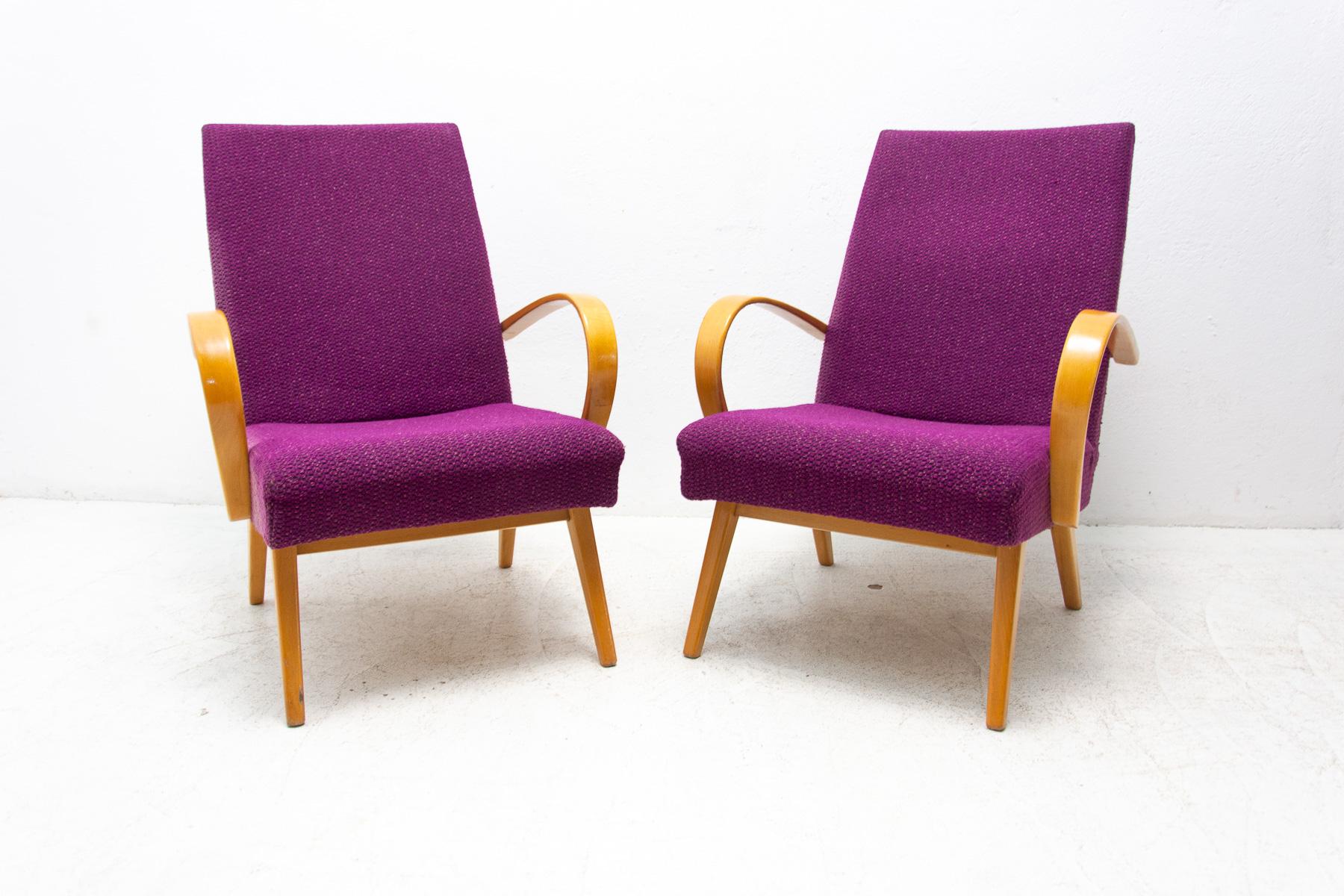 These bentwood armchairs were designed by Jaroslav Šmídek and made in the former Czechoslovakia in the 1960´s.

The chairs are stable. They are in good structure condition. showing slight signs of age and using, one chair has minor fading from the