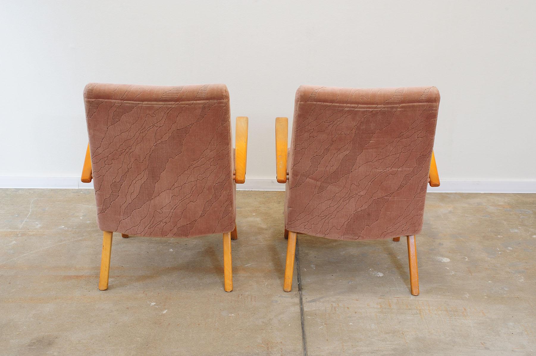 Tissu  Paire de fauteuils du milieu du siècle par Jaroslav Šmídek, années 1960 en vente