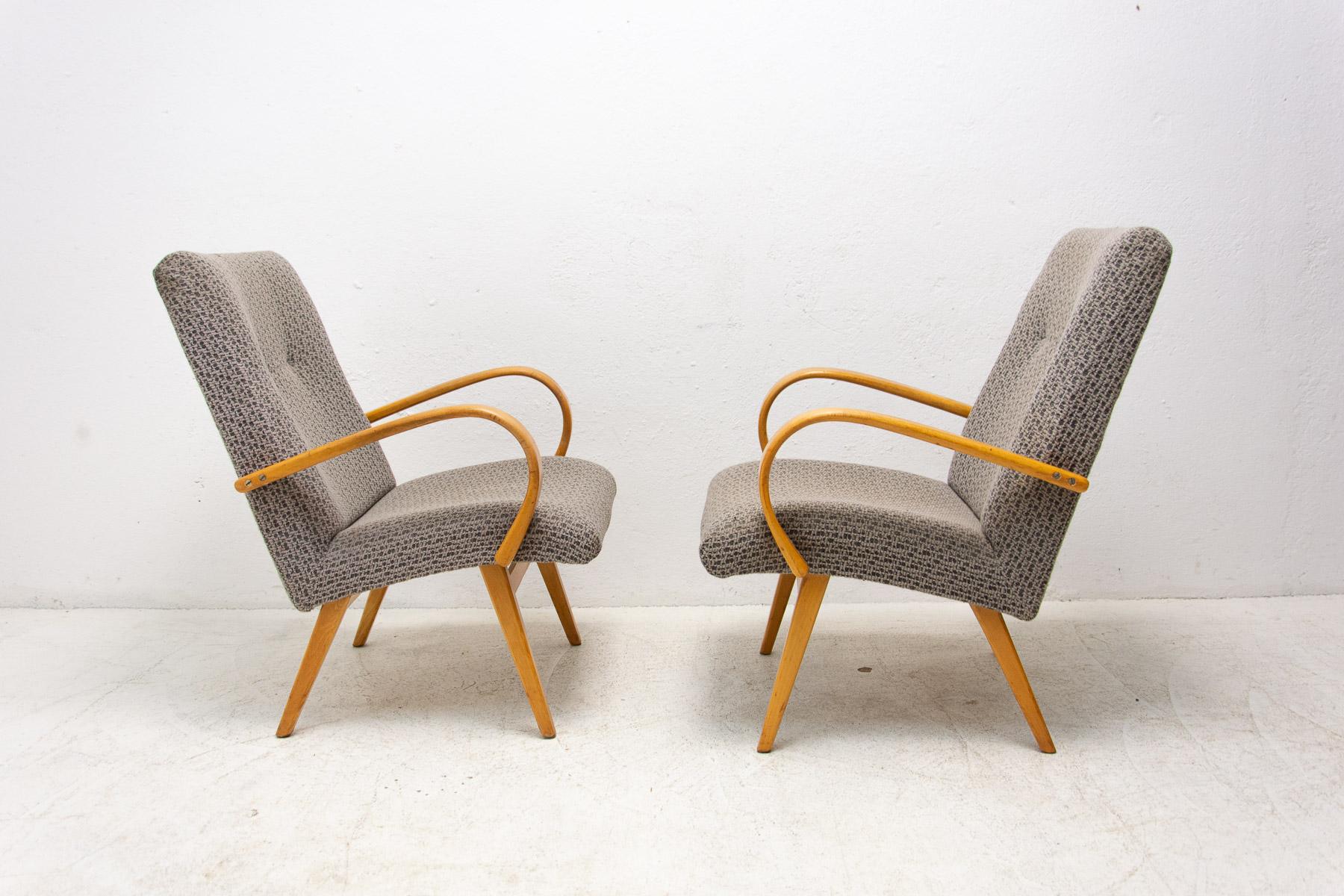 Pair of midcentury armchairs by Jaroslav Šmídek, 1960´s For Sale 1