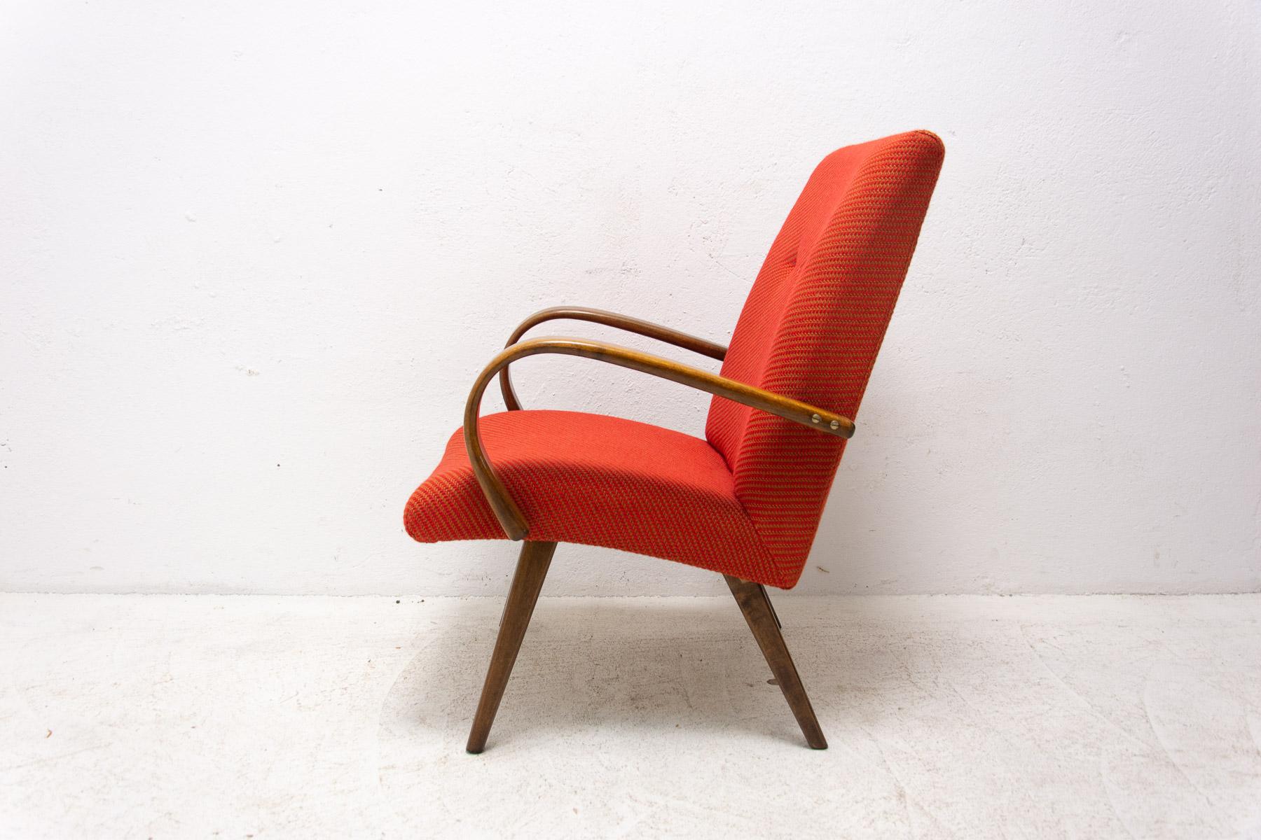 Paire de fauteuils du milieu du siècle par Jaroslav Šmídek, années 1970 en vente 7