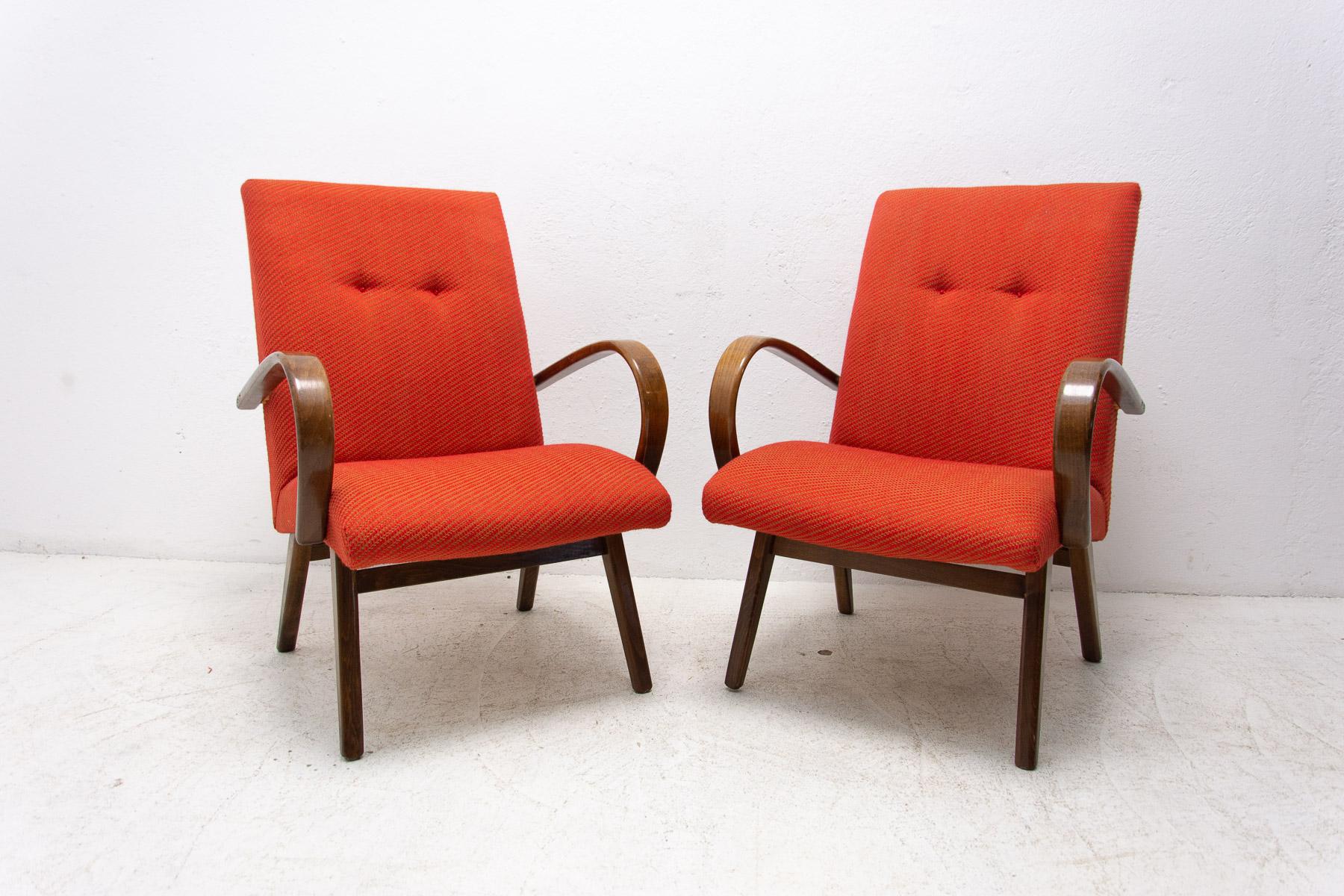 These bentwood armchairs were designed by Jaroslav Šmídek and made in the former Czechoslovakia in the 1970´s.

The chairs are stable. They are in very good Vintage condition without any damage.

Made of beech wood

Price is for the pair.


