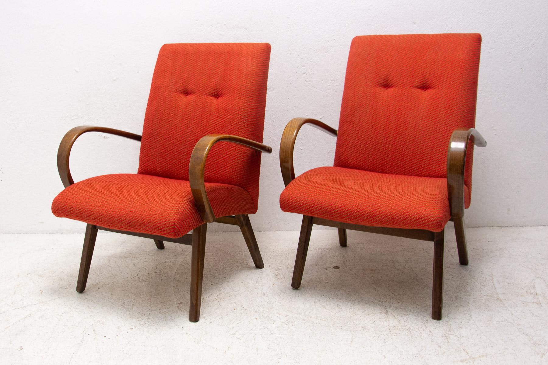 Tchèque Paire de fauteuils du milieu du siècle par Jaroslav Šmídek, années 1970 en vente