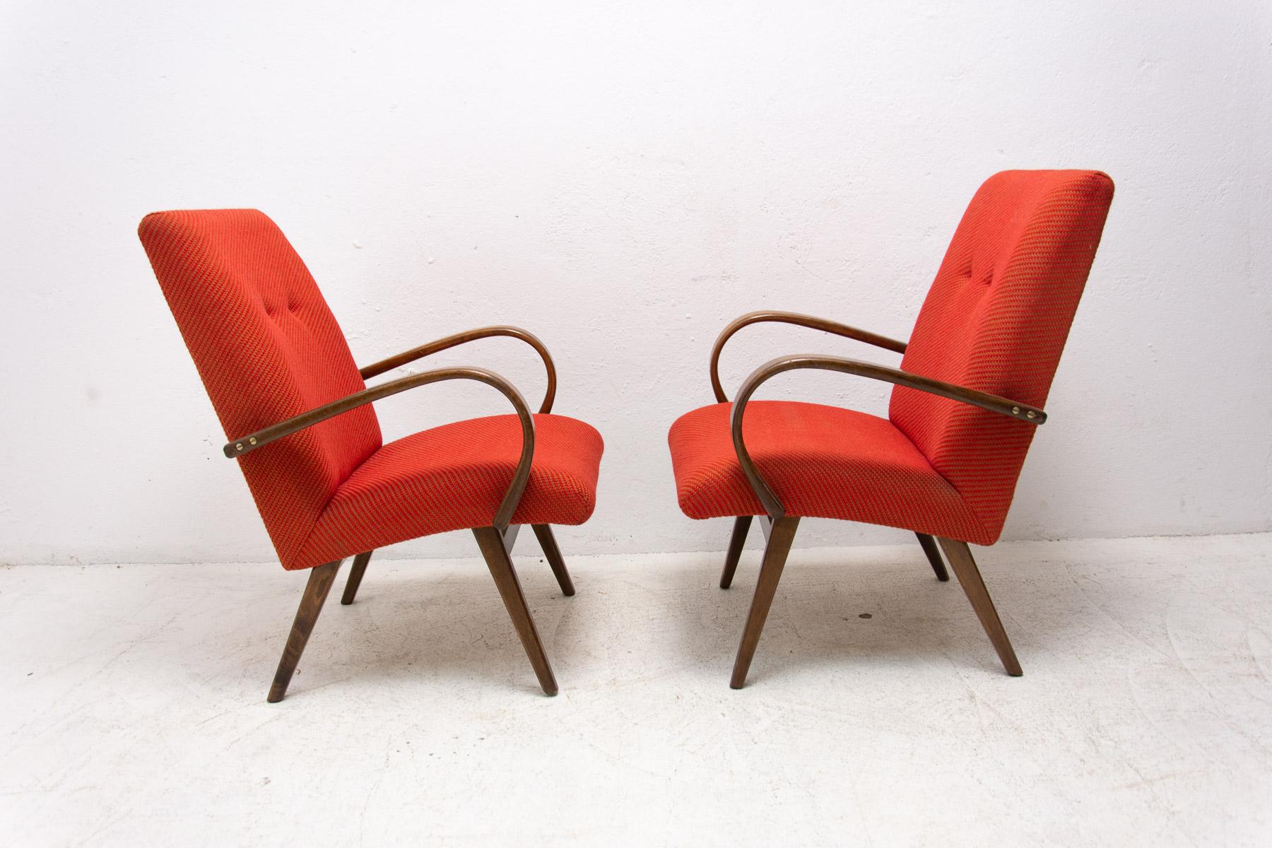 20ième siècle Paire de fauteuils du milieu du siècle par Jaroslav Šmídek, années 1970 en vente