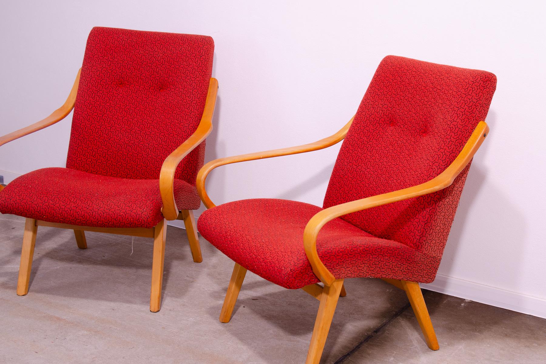 Tissu Paire de fauteuils du milieu du siècle par Jaroslav Šmídek pour Jitona, années 1960 en vente