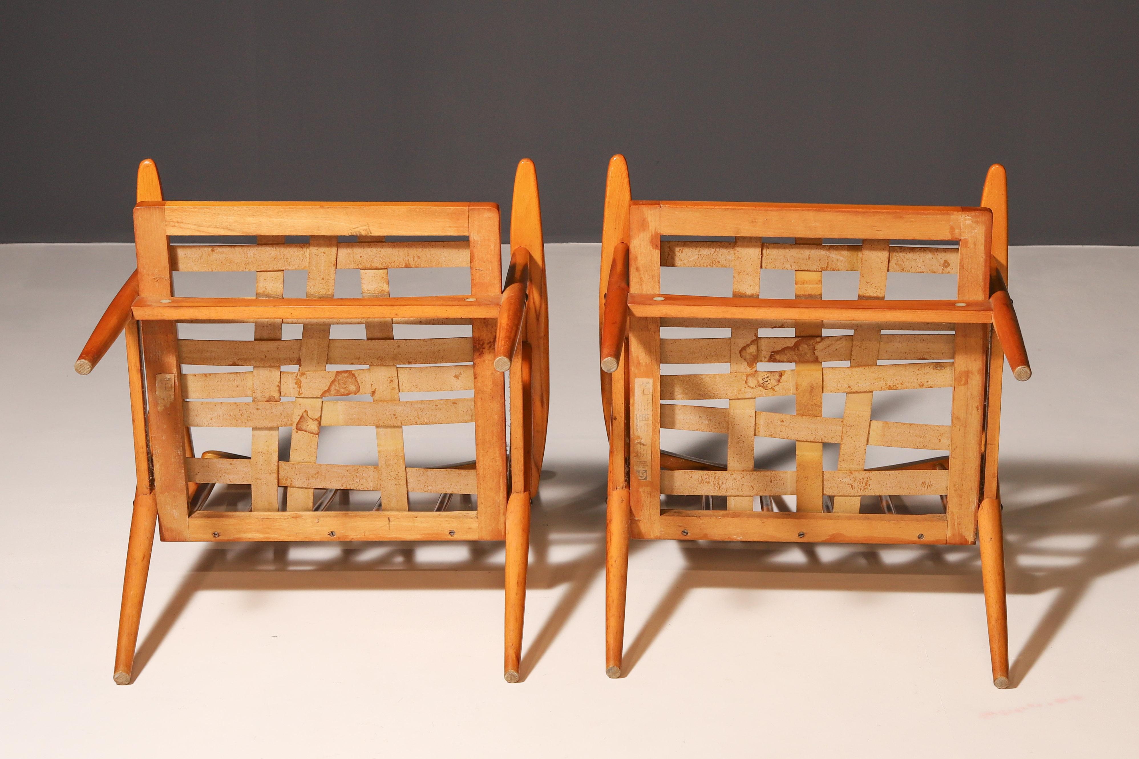 Pareja de sillones de mediados de siglo de Jaroslav Šmídek para TON, años 70 en venta 4
