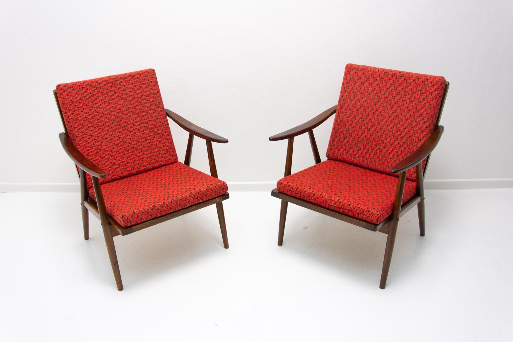 Paar Sessel aus der Jahrhundertmitte von Jaroslav Šmídek für Ton, 1970er Jahre (Moderne der Mitte des Jahrhunderts) im Angebot