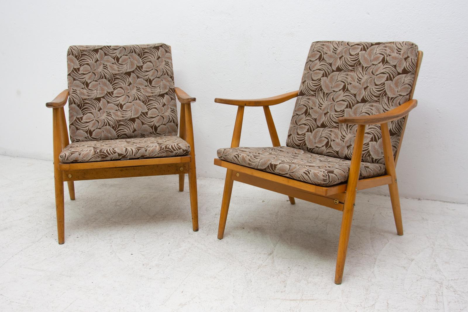 Pair of Midcentury Armchairs by Jaroslav Šmídek for TON, 1970s In Good Condition For Sale In Prague 8, CZ
