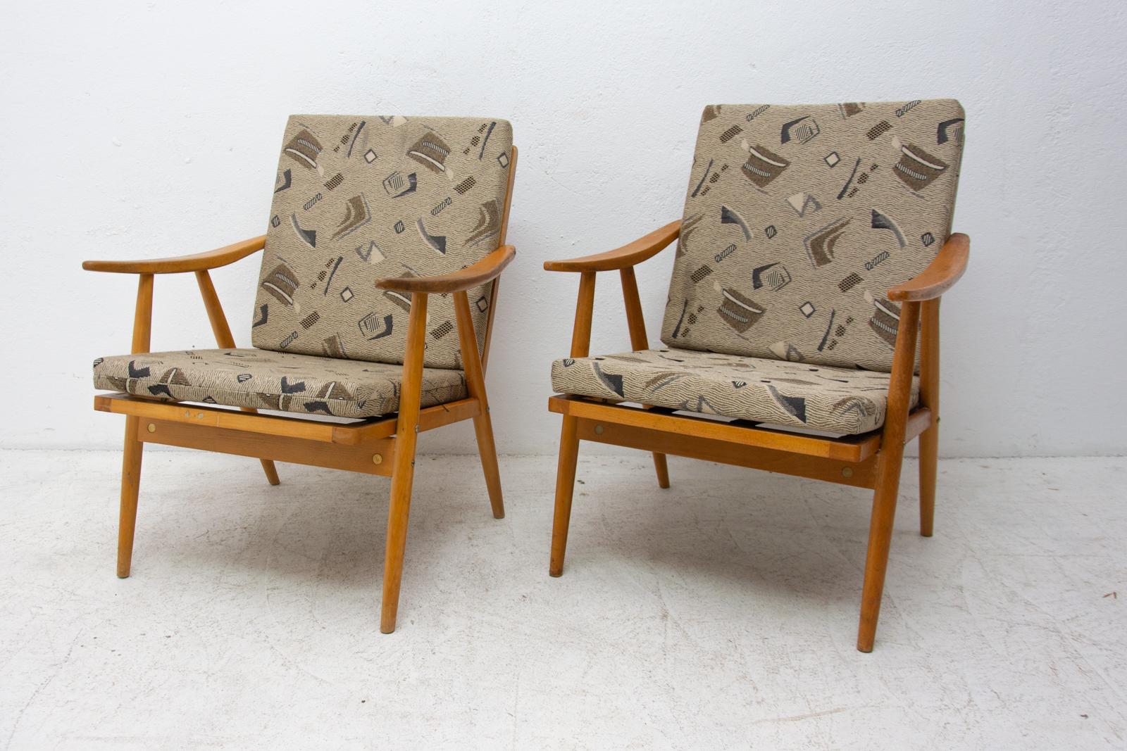 Pair of Midcentury Armchairs by Jaroslav Šmídek for TON, 1970s In Good Condition For Sale In Prague 8, CZ