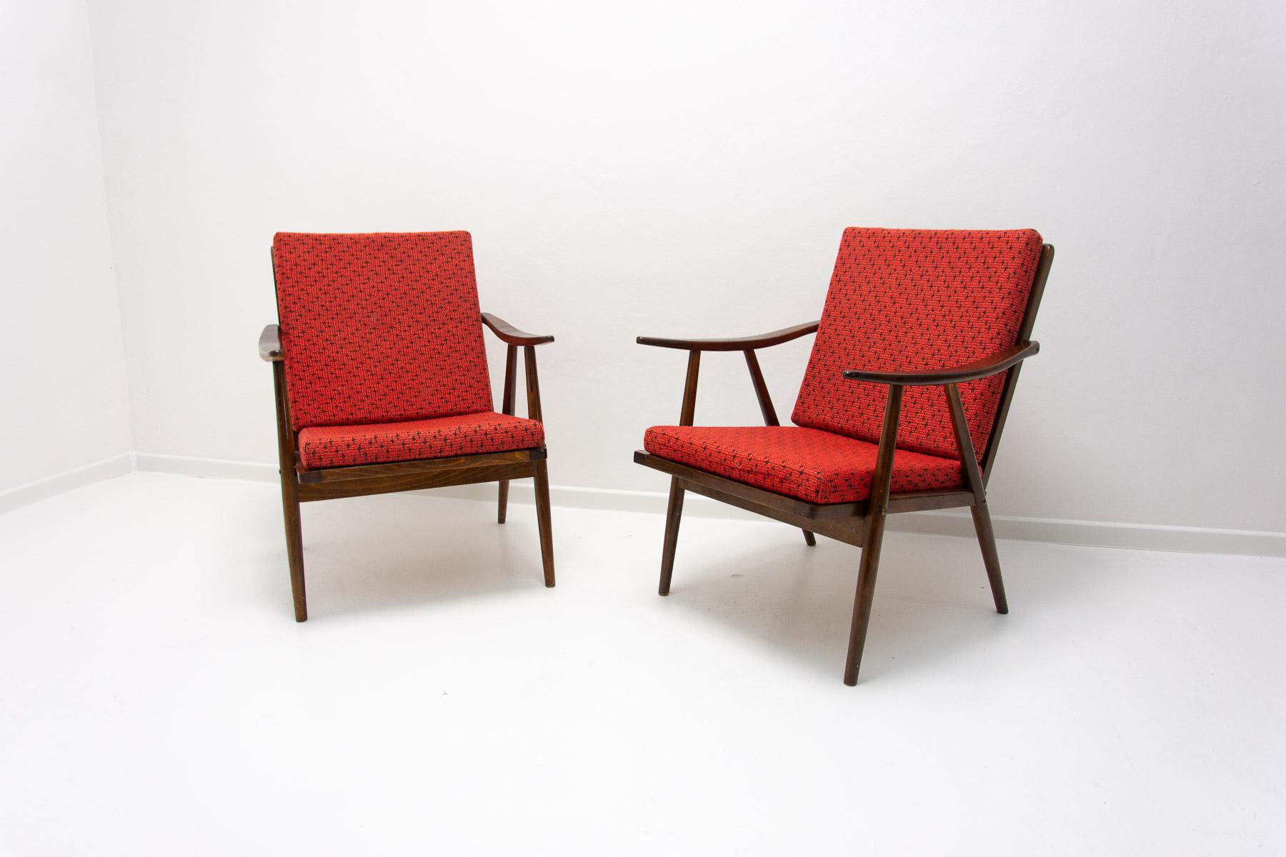 Pair of Midcentury Armchairs by Jaroslav Šmídek for Ton, 1970s In Good Condition For Sale In Prague 8, CZ