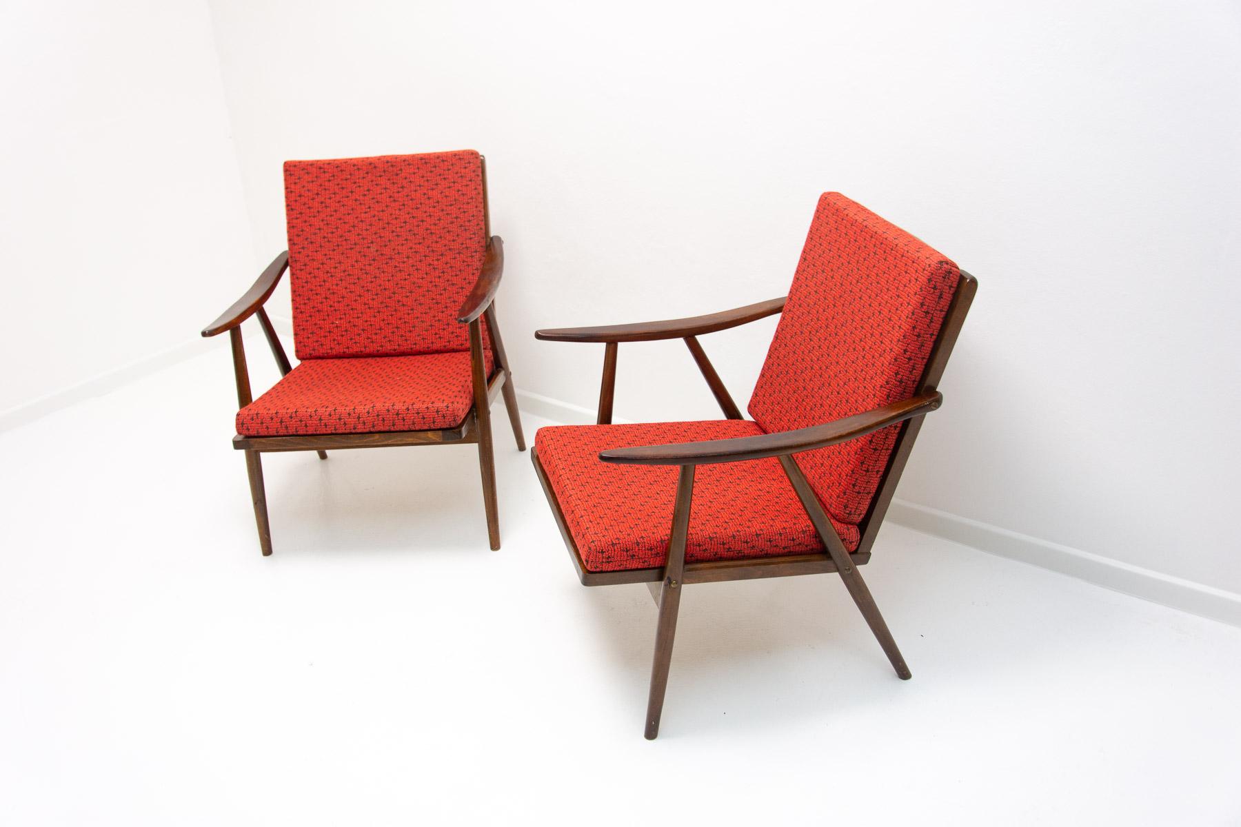 Paar Sessel aus der Jahrhundertmitte von Jaroslav Šmídek für Ton, 1970er Jahre (20. Jahrhundert) im Angebot