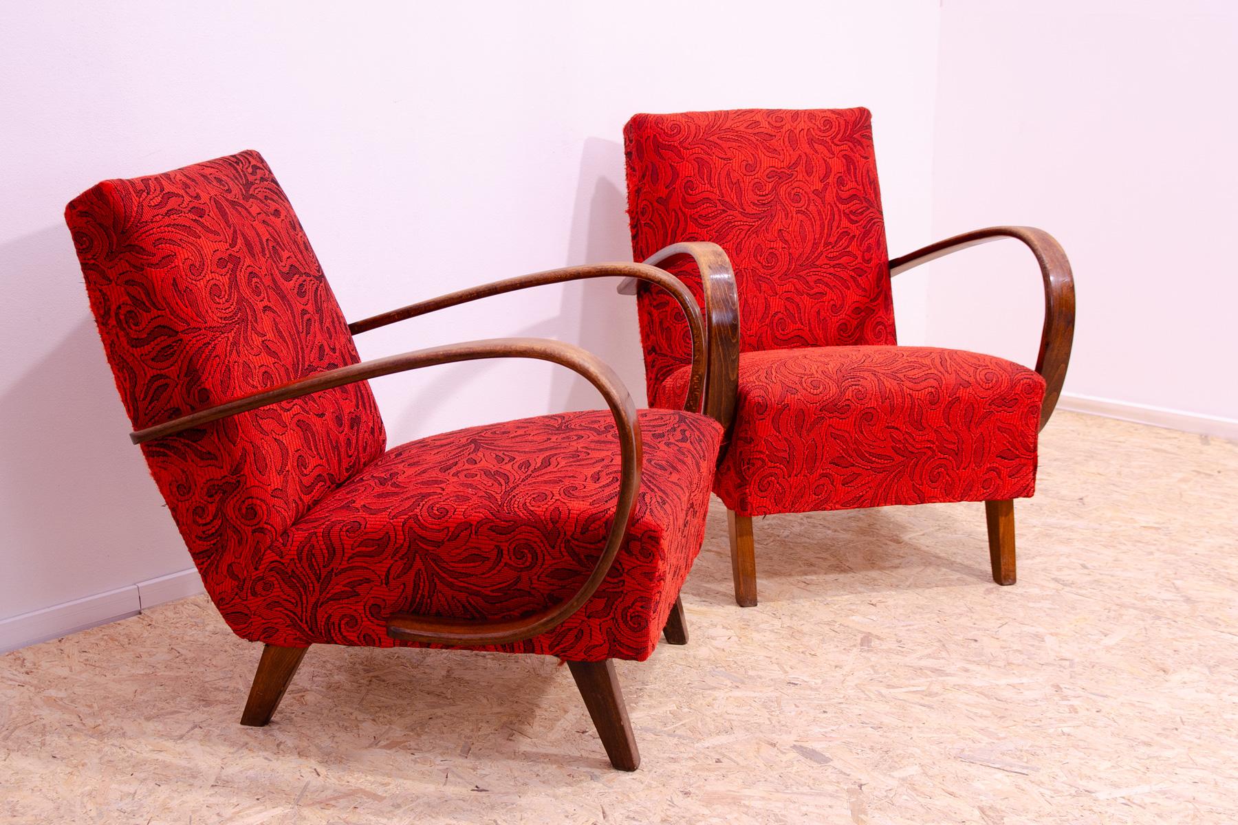 Mid-Century Modern Paire de fauteuils du milieu du siècle par Jindřich Halabala, années 1950 en vente