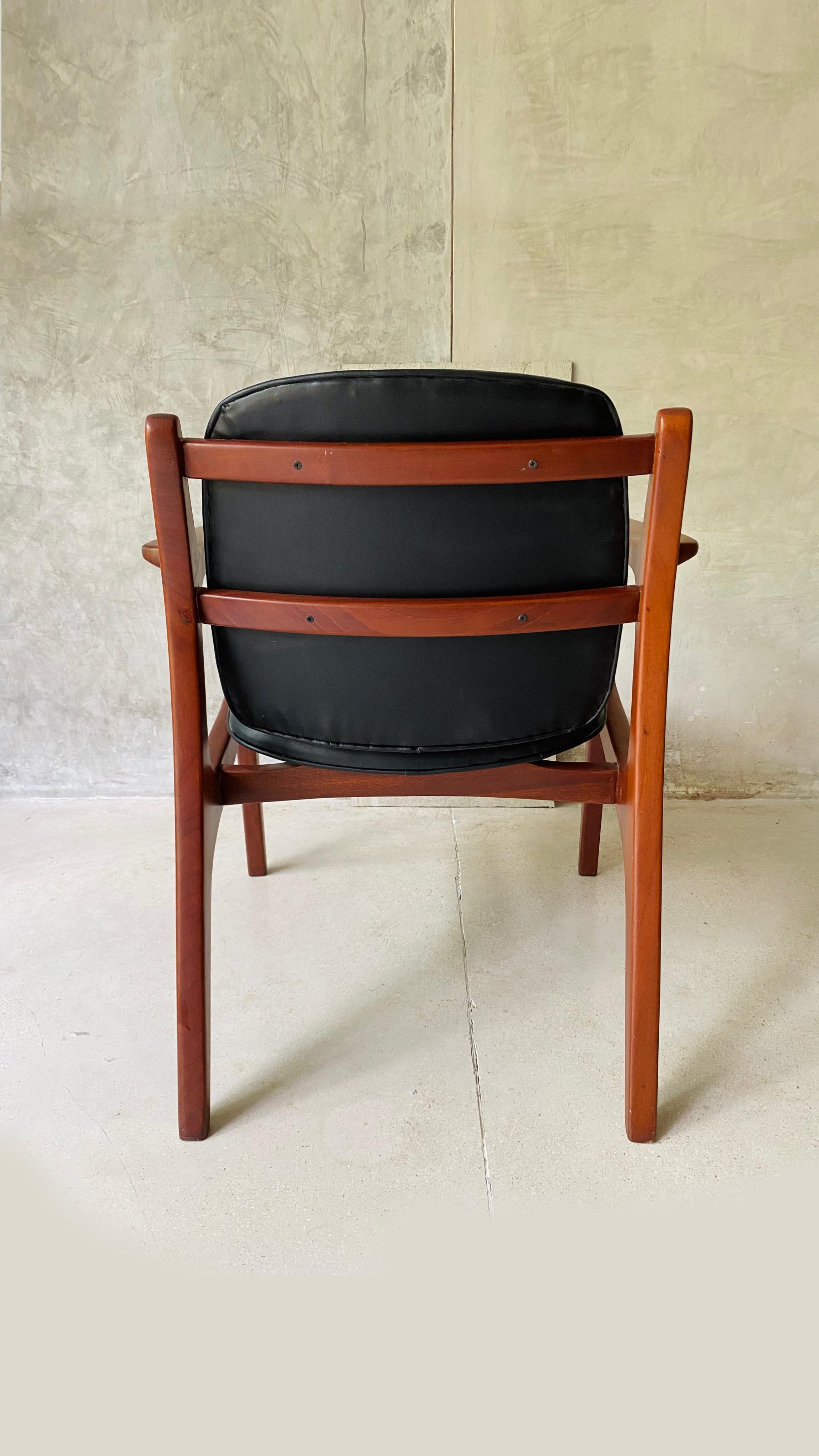 Pair of Midcentury Armchairs by Van Beuren For Sale 3
