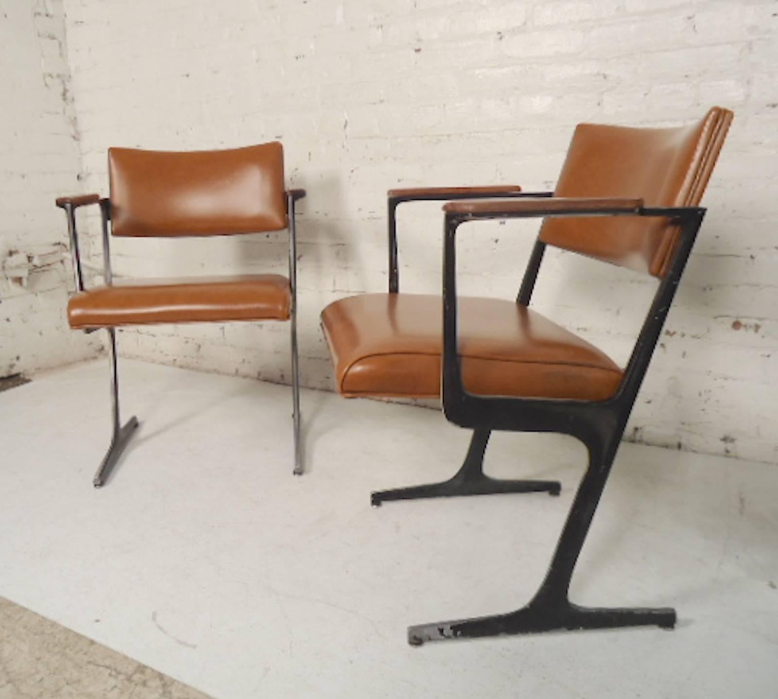 Unusual metal base armchairs with vinyl fabric and wood arm rests. Great for living room or office.

(Please confirm item location - NY or NJ - with dealer).
 