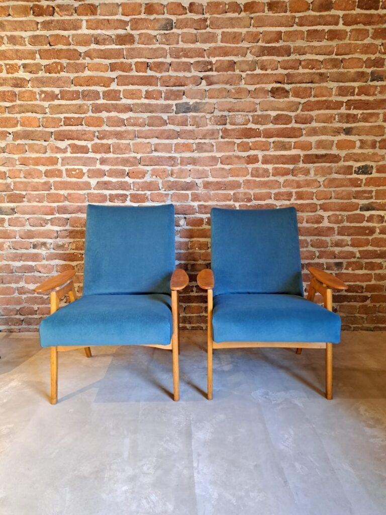 Paar Sessel aus der Mitte des Jahrhunderts mit blauem Stoff, Tschechoslowakei, 1960

Zusätzliche Informationen:
Land der Herstellung - Tschechoslowakei
Entwurfszeitraum - 1960
Produktionszeitraum - 1960
Stil - Midcentury 
MATERIAL - Holz und