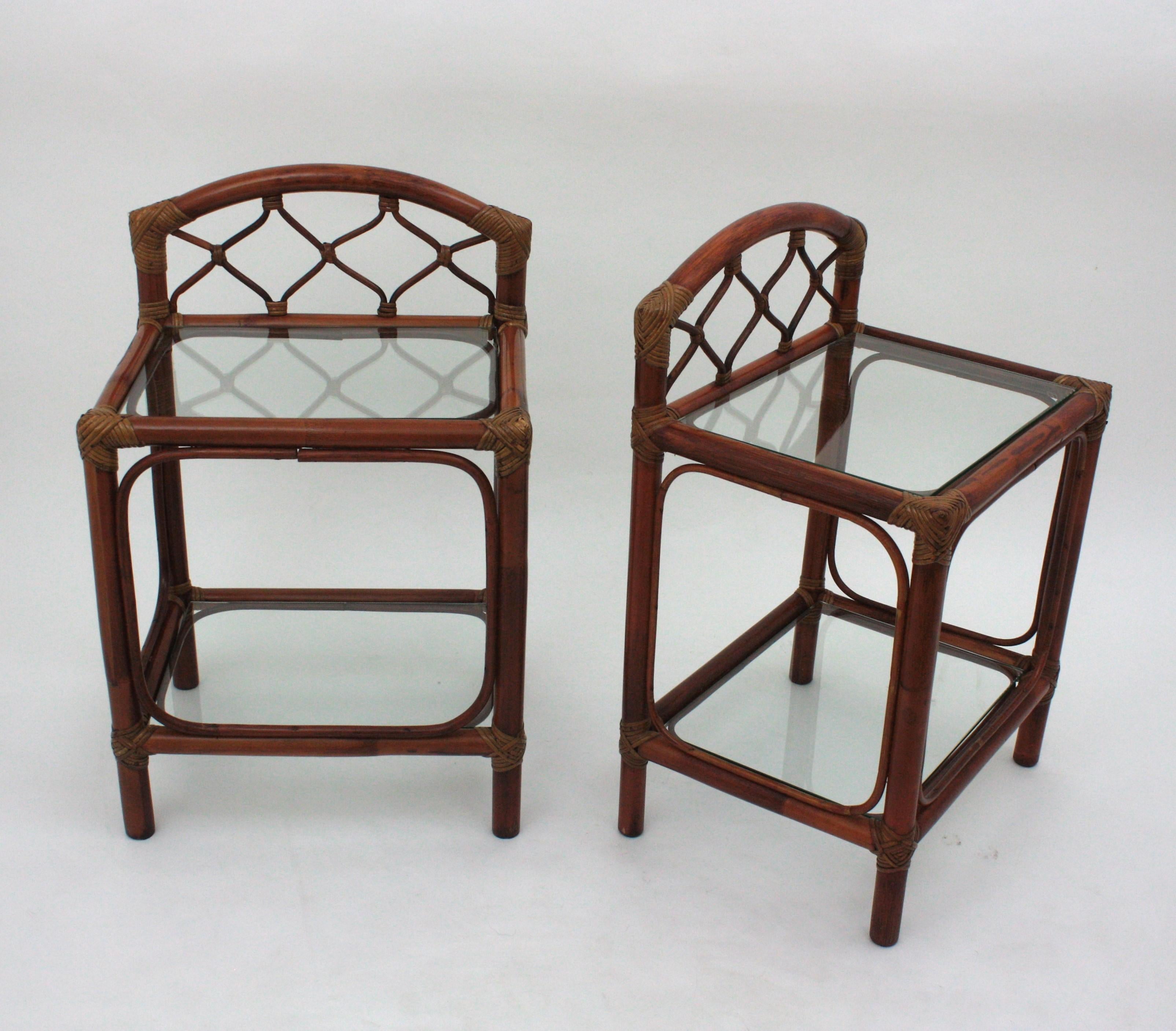 Pair of Midcentury Bamboo Rattan Nightstands with Glass Shelves, 1960s In Good Condition For Sale In Barcelona, ES