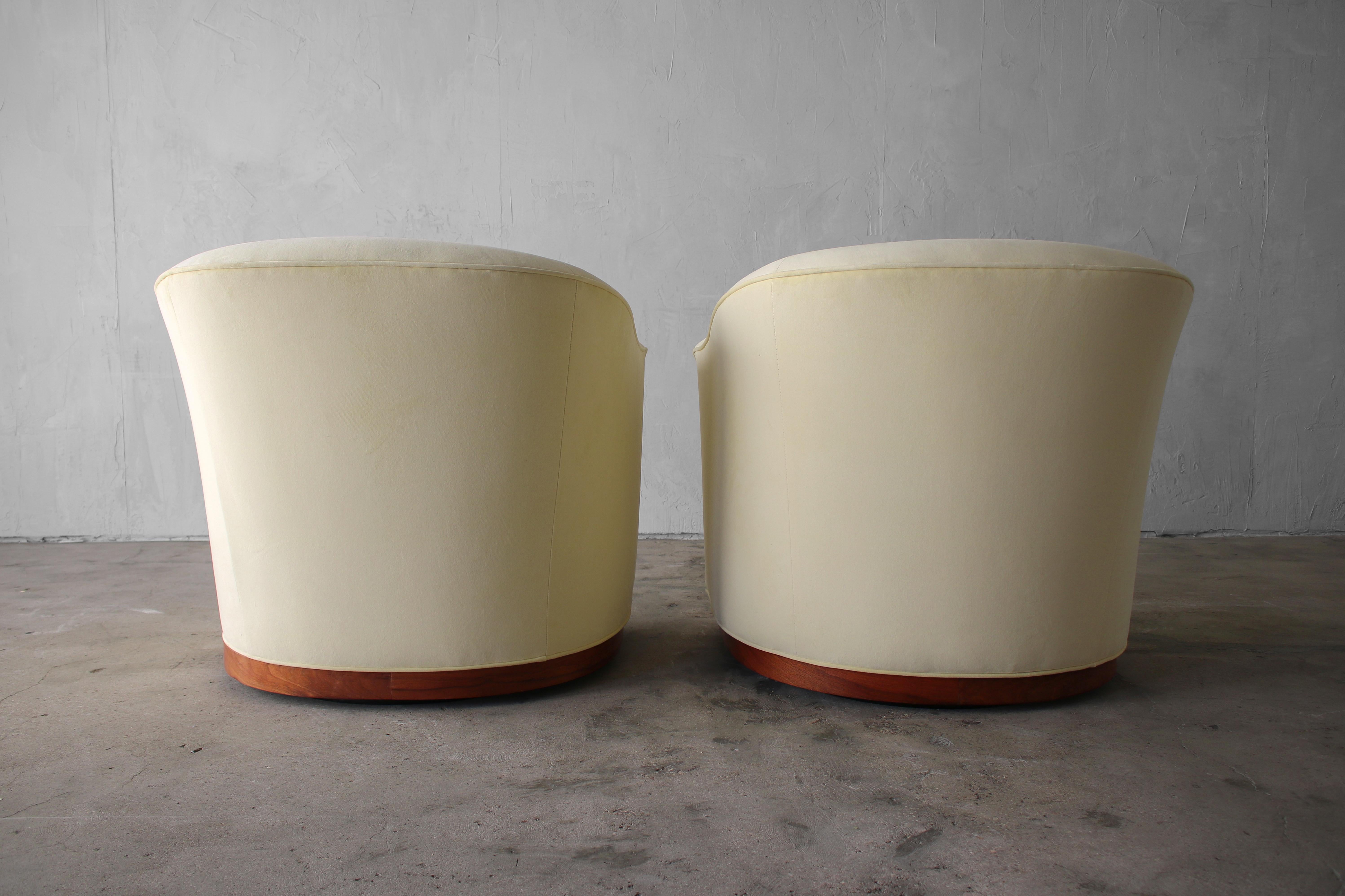 20th Century Pair of Midcentury Barrel Back Swivel Chairs