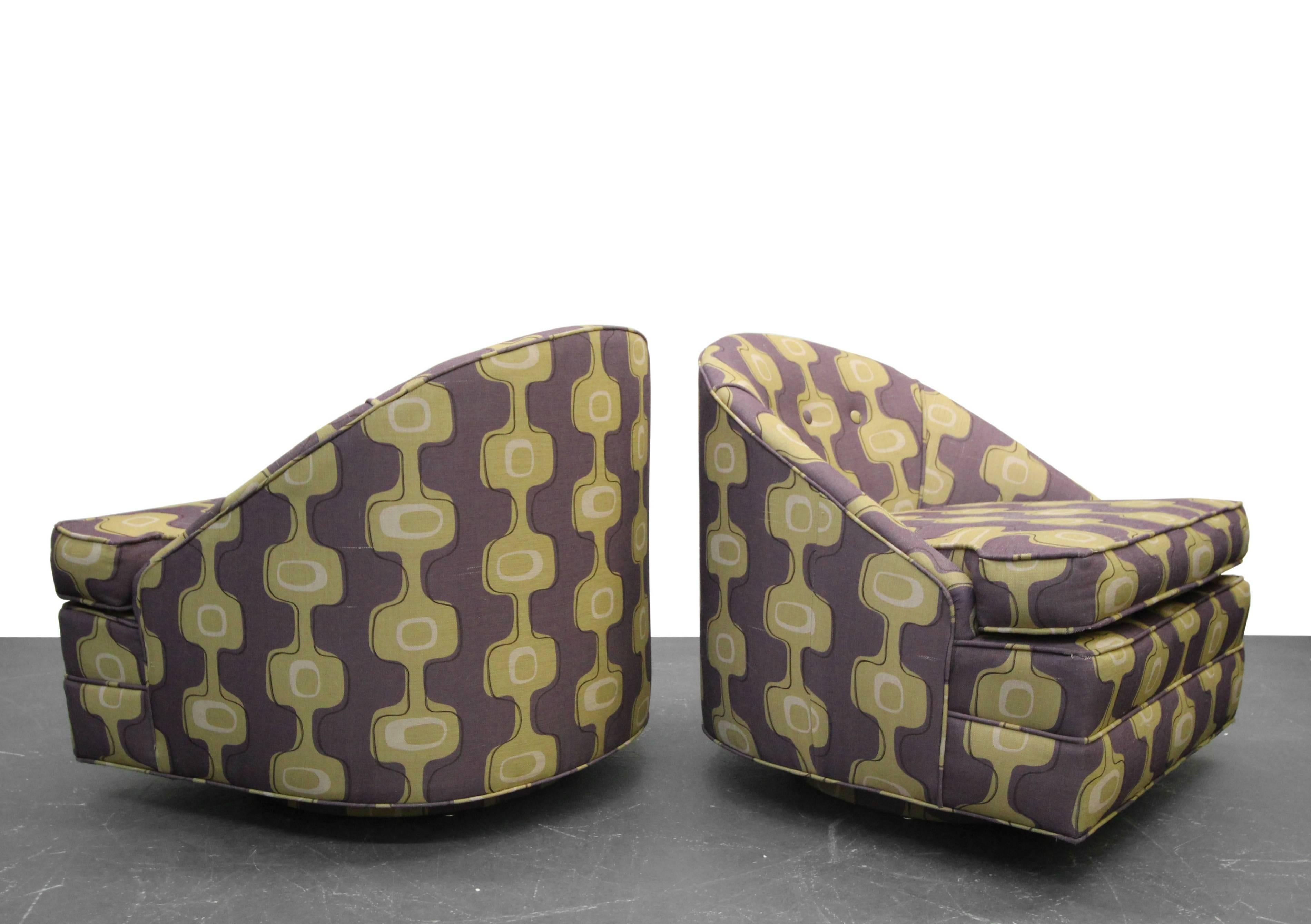 Mid-Century Modern Pair of Midcentury Barrel Swivel Chairs