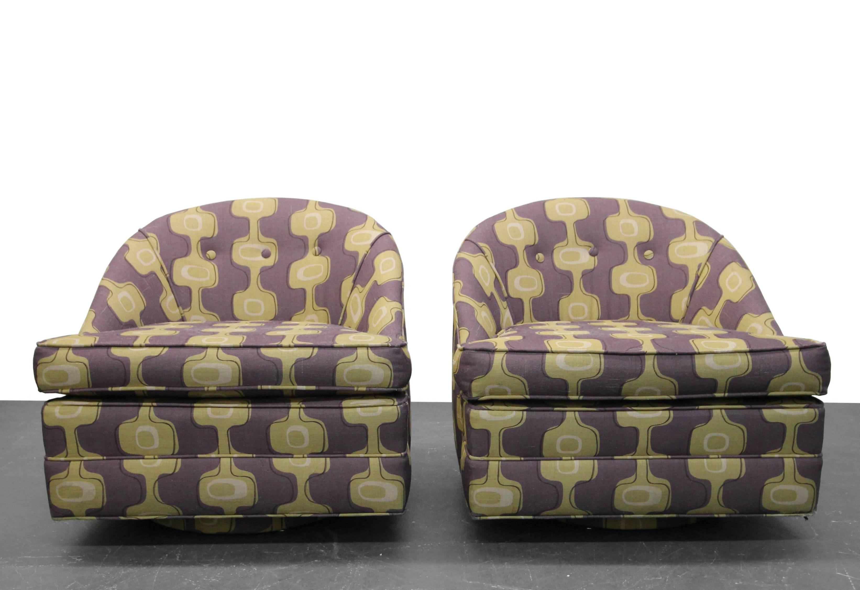 Pair of Midcentury Barrel Swivel Chairs In Good Condition In Las Vegas, NV