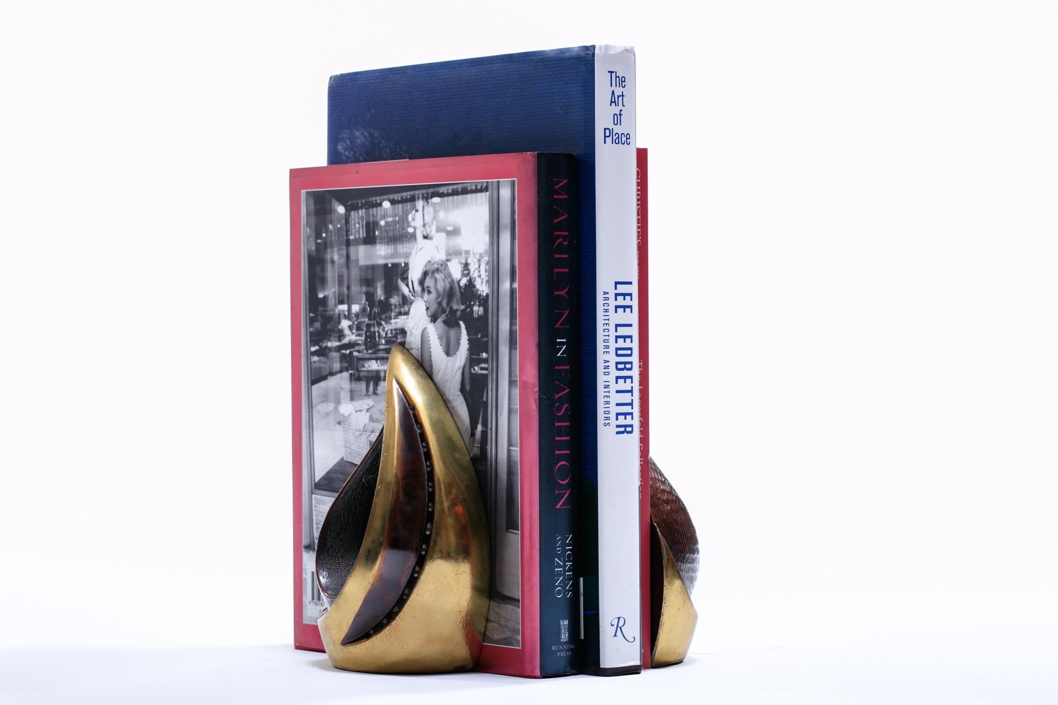 Américain Paire de serre-livres sculpturaux en laiton Ben Seibel du milieu du siècle dernier en vente