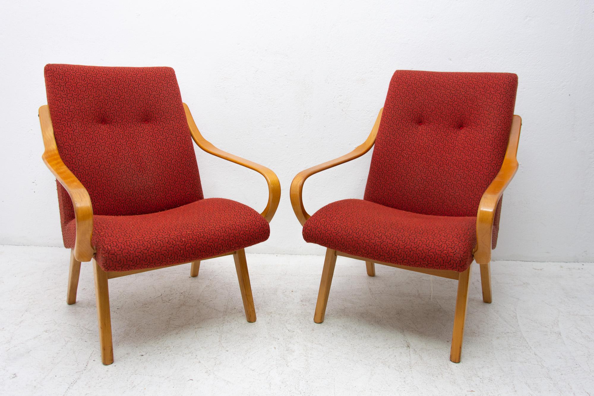Scandinavian Modern Pair of Midcentury Bentwood Armchairs by Jaroslav Šmídek, 1960s For Sale
