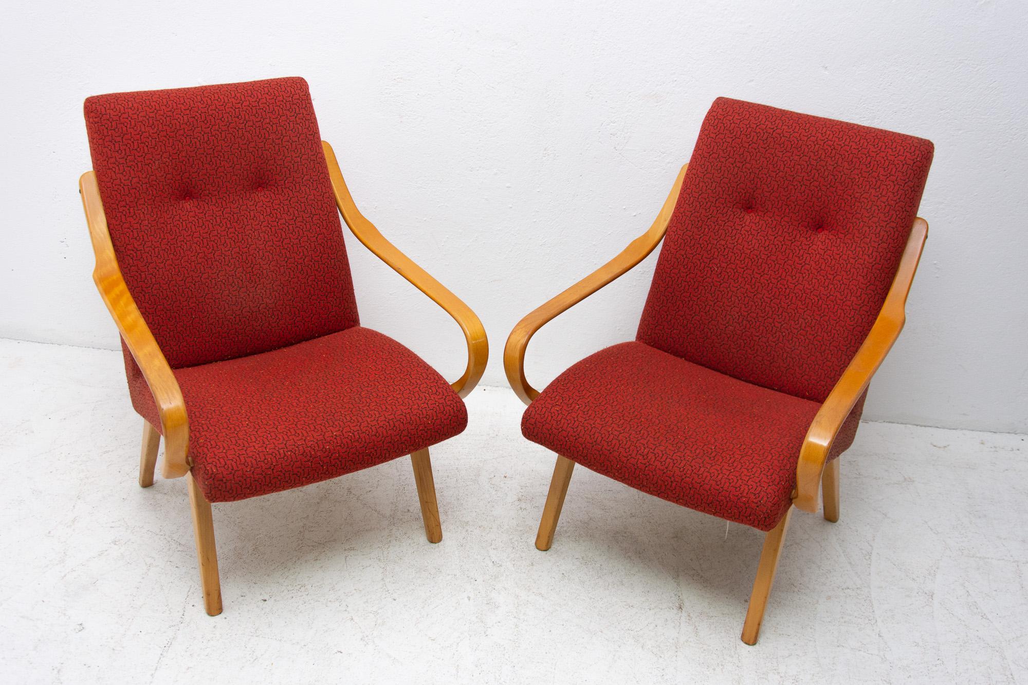 Czech Pair of Midcentury Bentwood Armchairs by Jaroslav Šmídek, 1960s For Sale