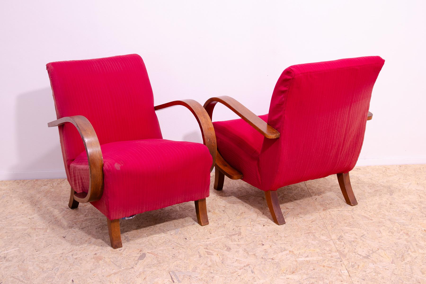 Paire de fauteuils en bois courbé du milieu du siècle par Jindřich Halabala pour UP Závody, années 1950. en vente 3