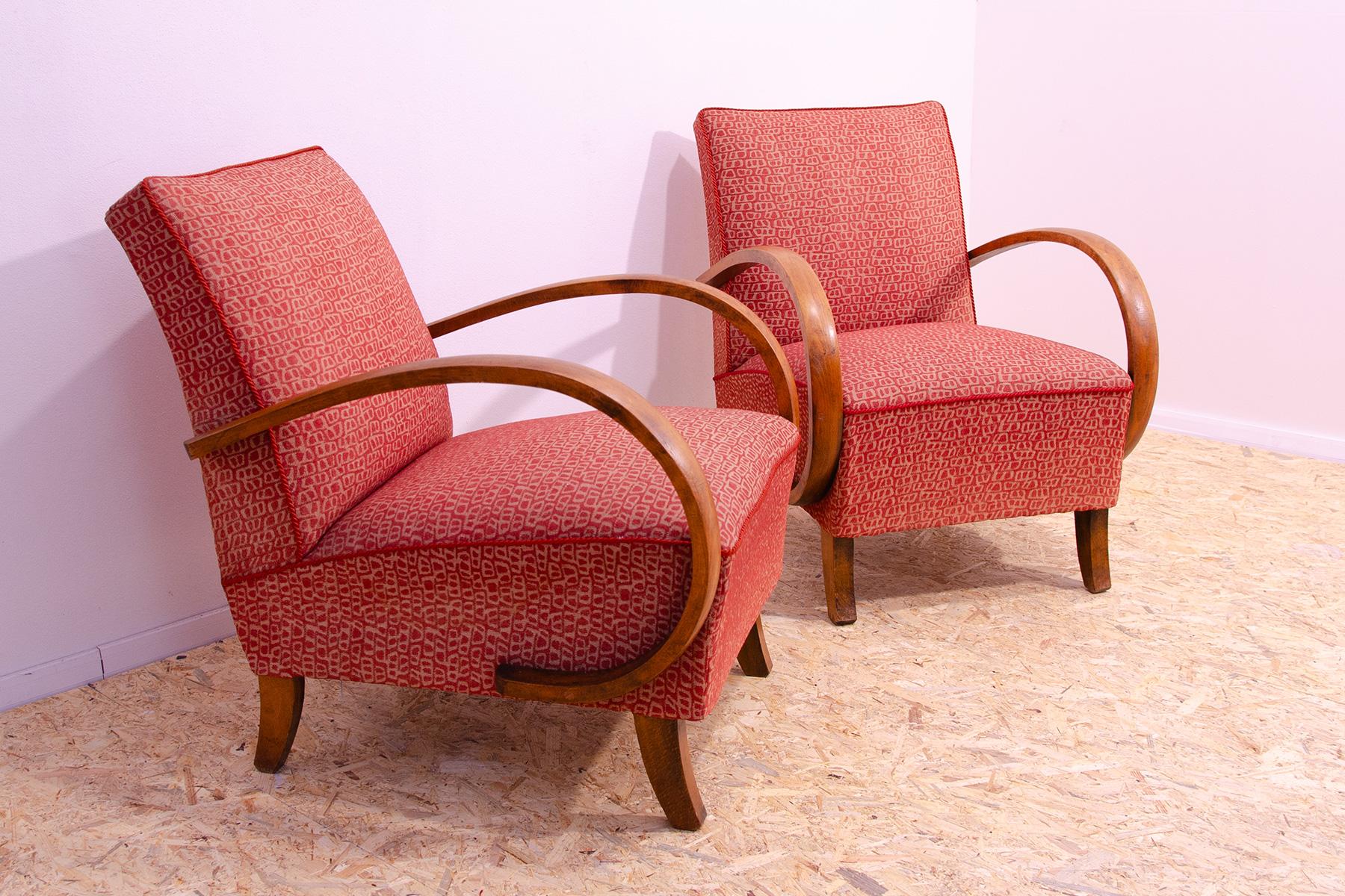 Mid-Century Modern Paire de fauteuils en bois courbé du milieu du siècle par Jindřich Halabala pour UP Závody, années 1950. en vente