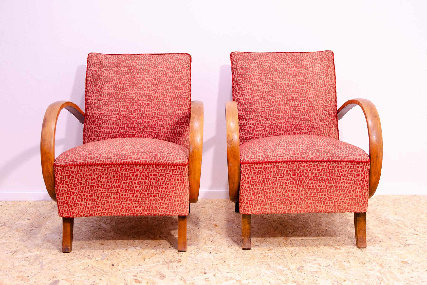 20ième siècle Paire de fauteuils en bois courbé du milieu du siècle par Jindřich Halabala pour UP Závody, années 1950. en vente