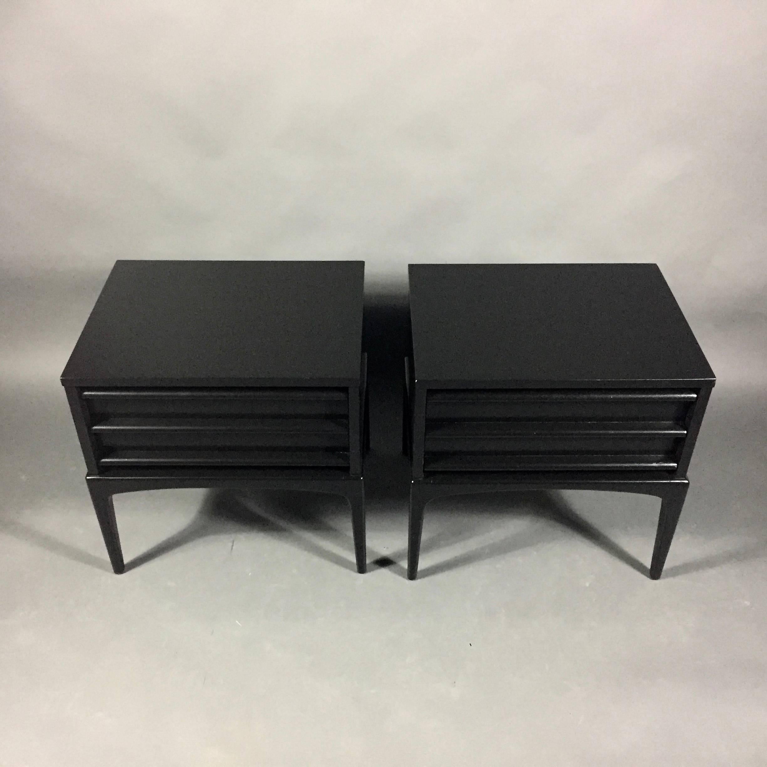 Mid-Century Modern Pair of Midcentury Black Lacquered End Tables, USA, 1960s For Sale