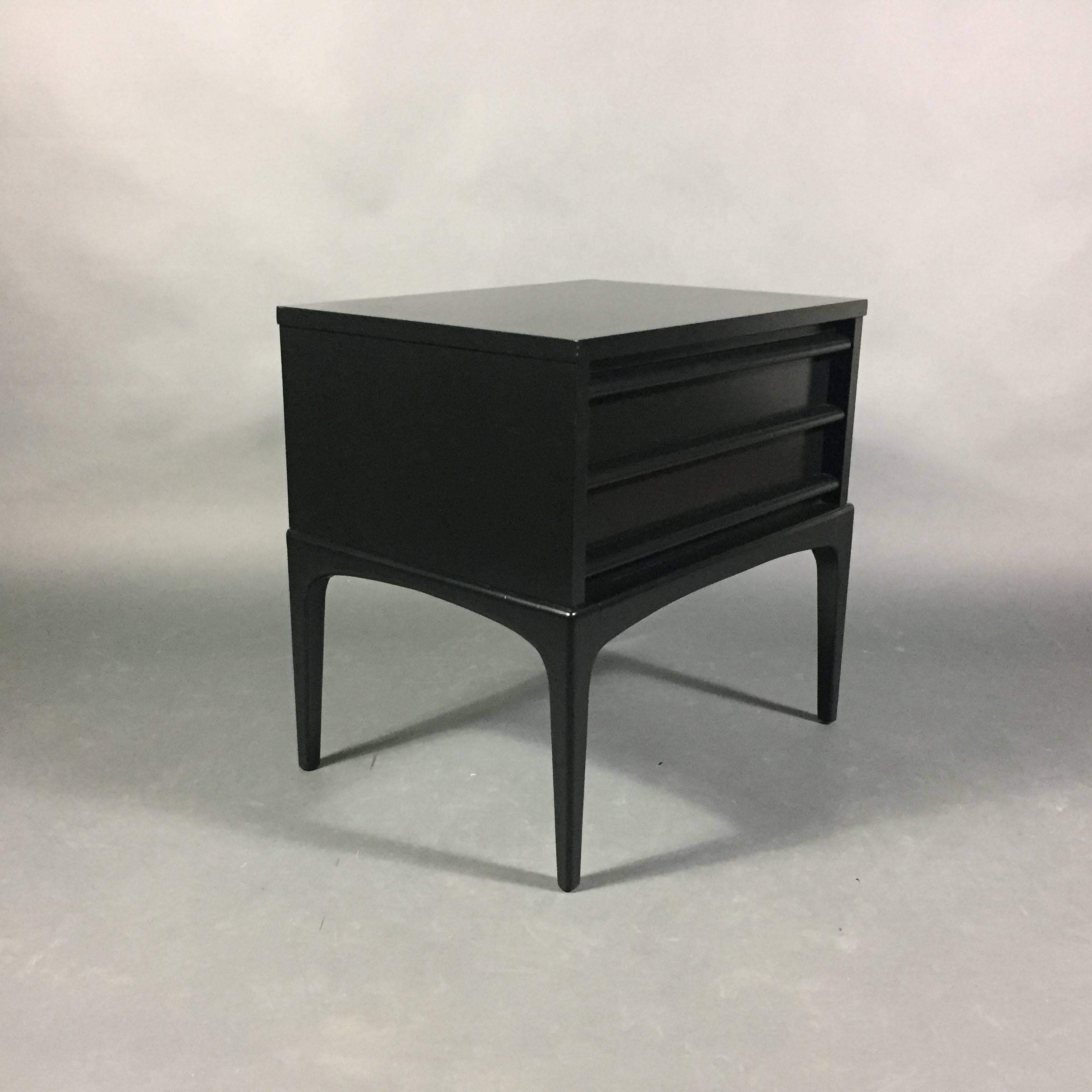 American Pair of Midcentury Black Lacquered End Tables, USA, 1960s For Sale