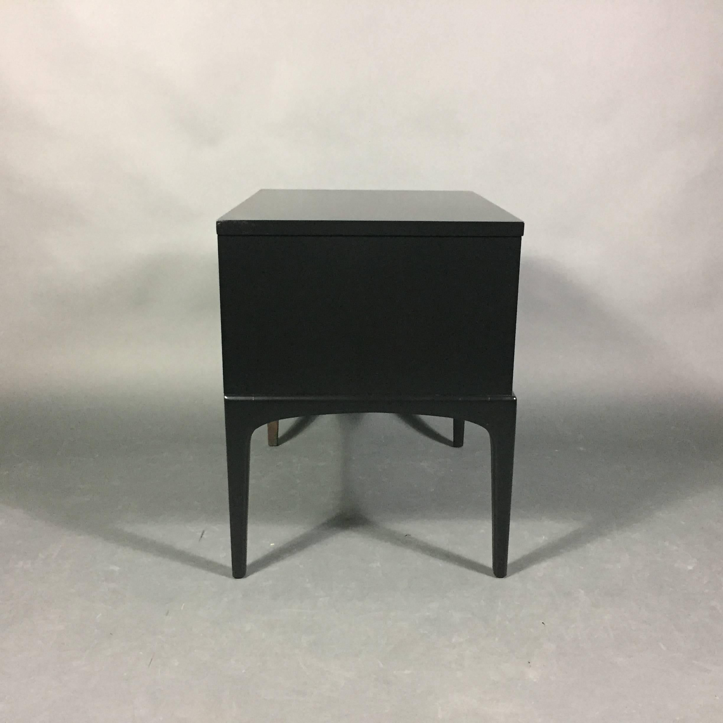 Pair of Midcentury Black Lacquered End Tables, USA, 1960s In Excellent Condition For Sale In Hudson, NY