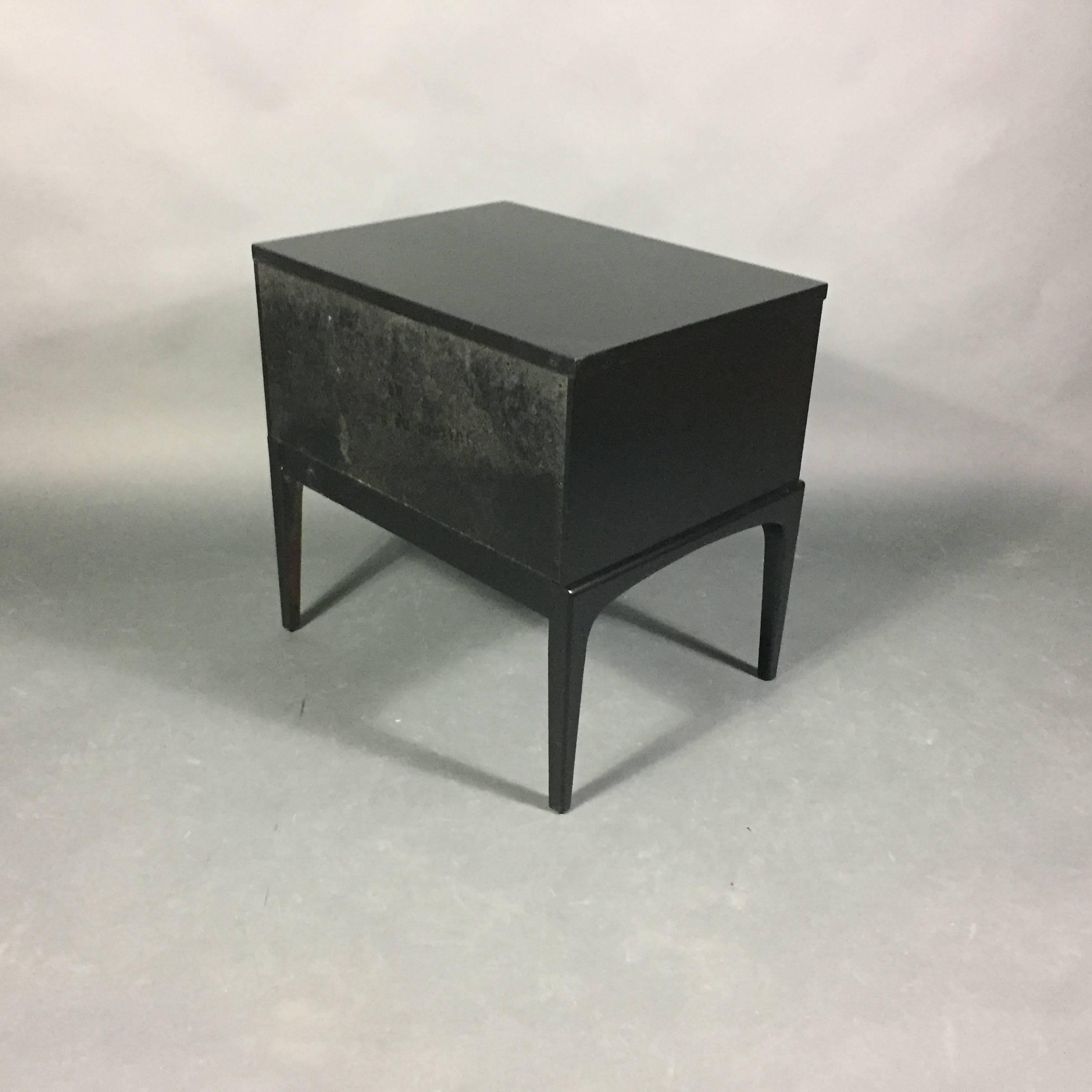 Mid-20th Century Pair of Midcentury Black Lacquered End Tables, USA, 1960s For Sale