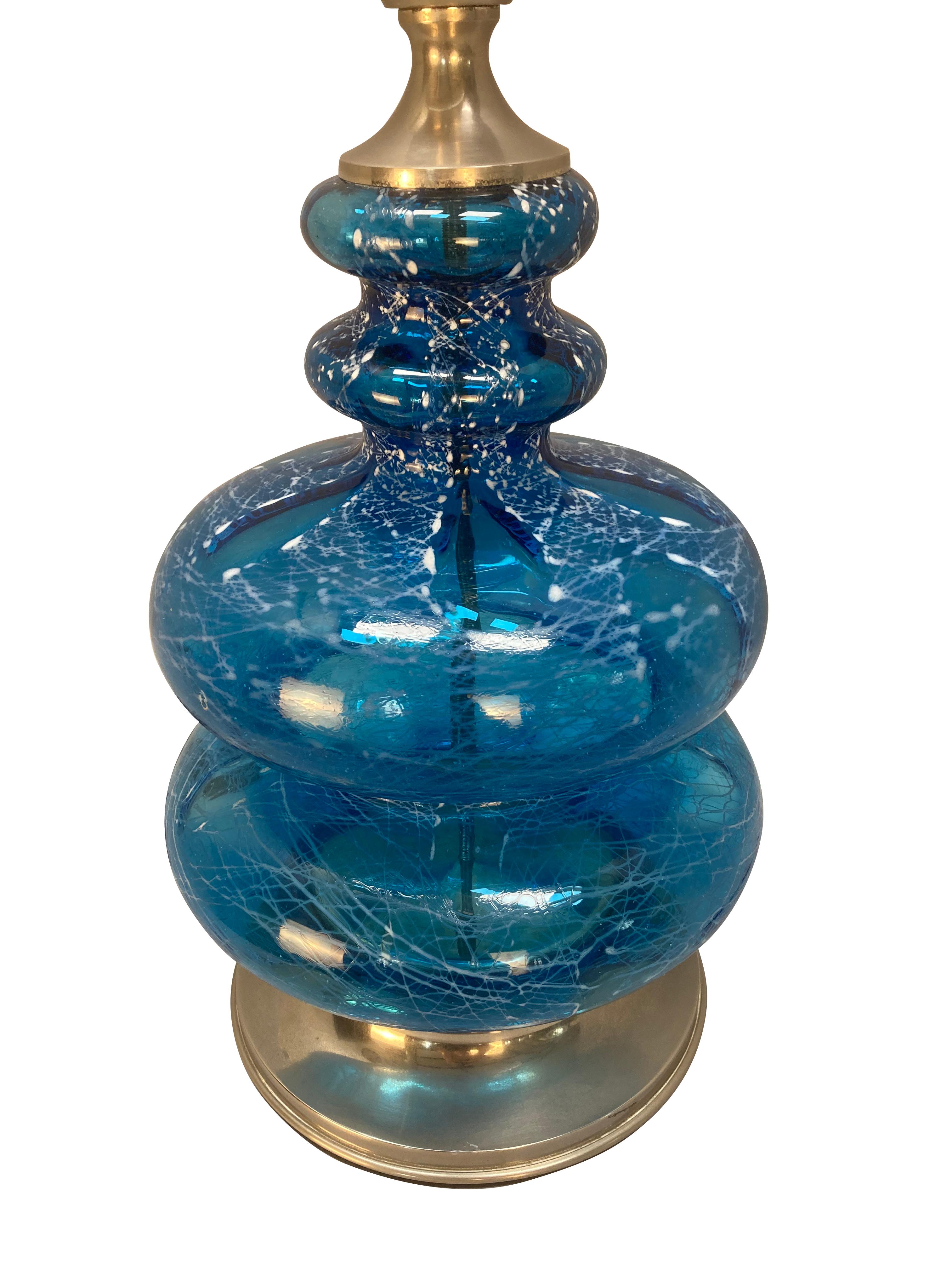 Mid-Century moderno Coppia di lampade in vetro blu e argento del Medioevo in vendita