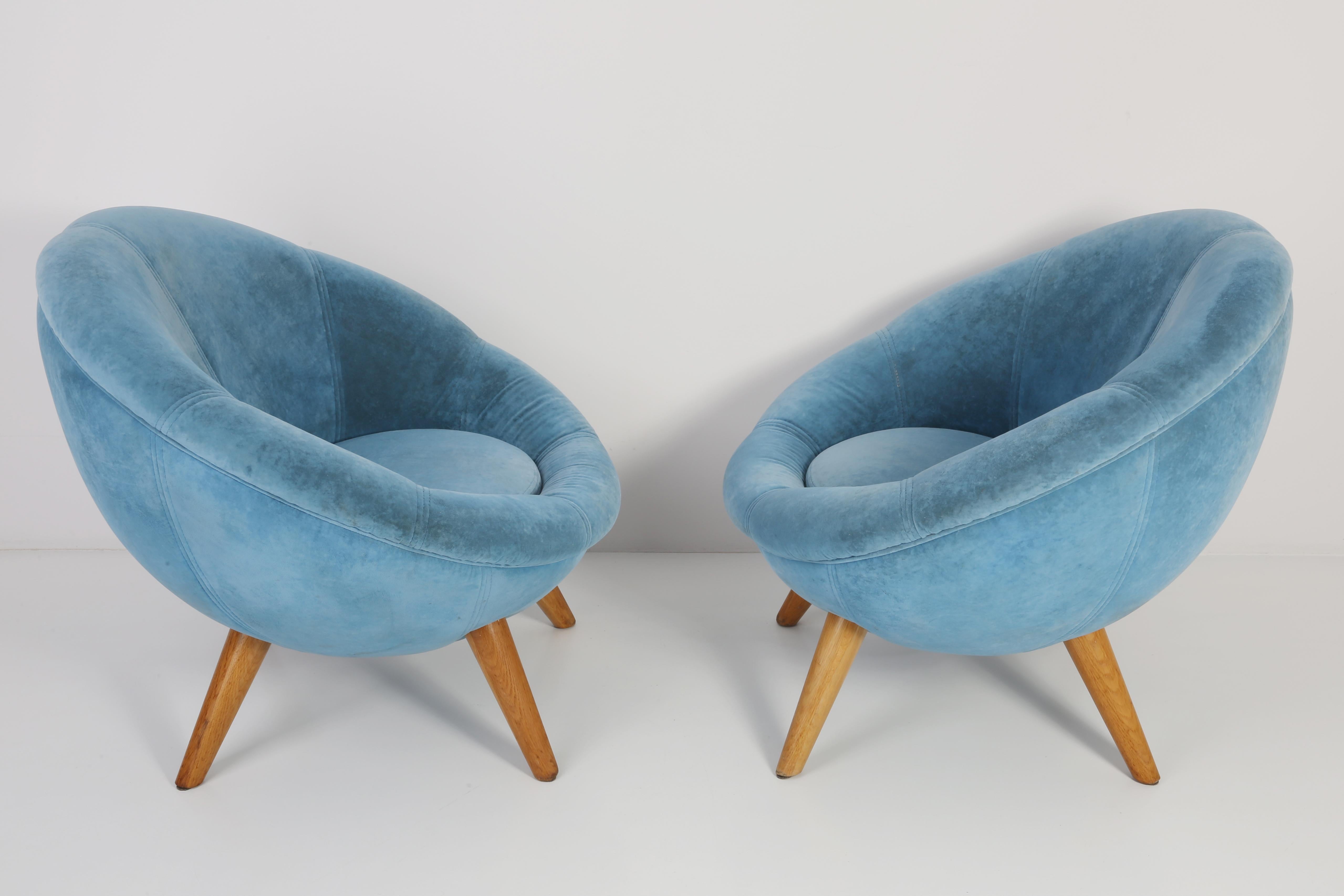 Mid-Century Modern Pair of Midcentury Blue Velvet Circle Club Armchairs, Europe, 1960s