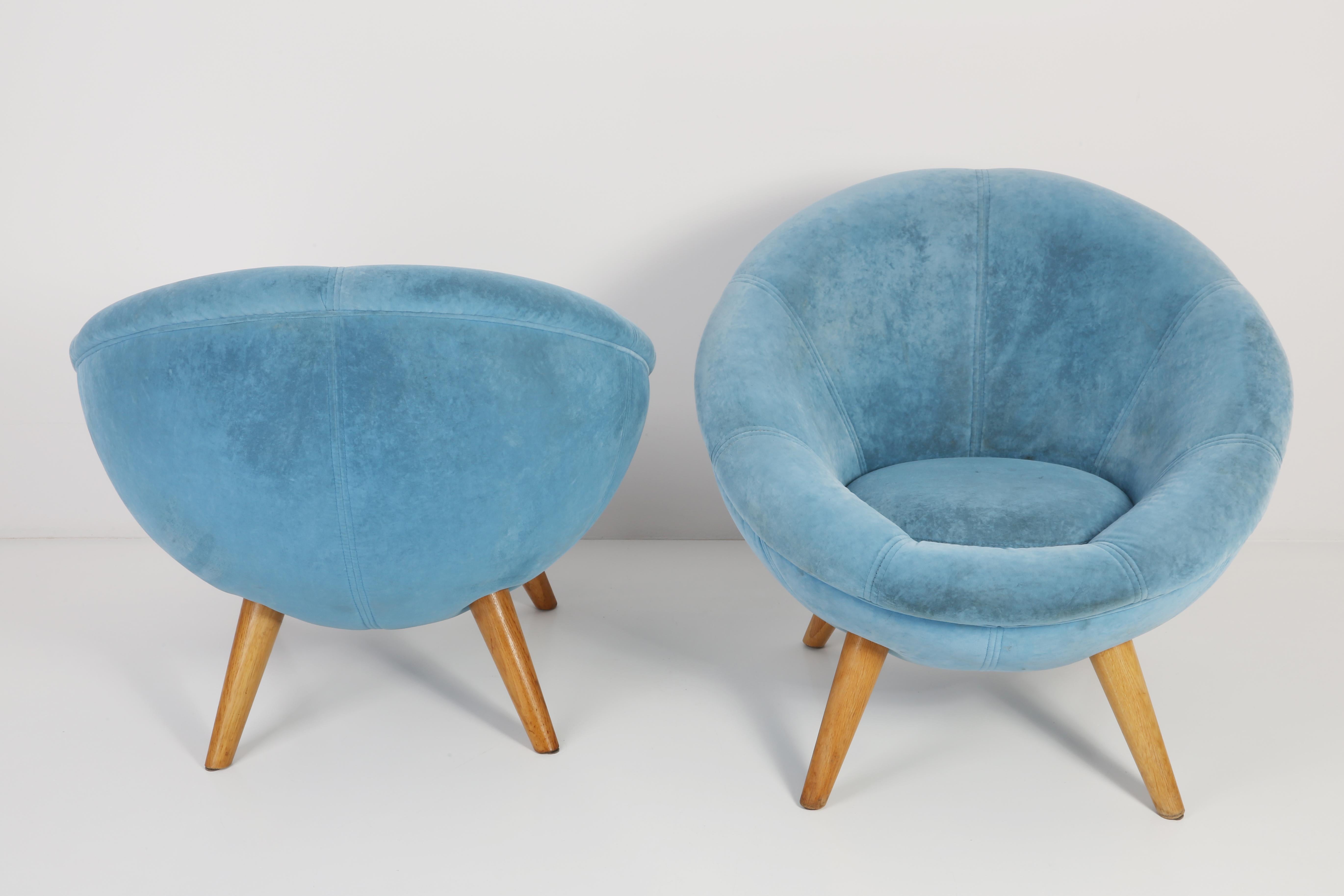 Woodwork Pair of Midcentury Blue Velvet Circle Club Armchairs, Europe, 1960s