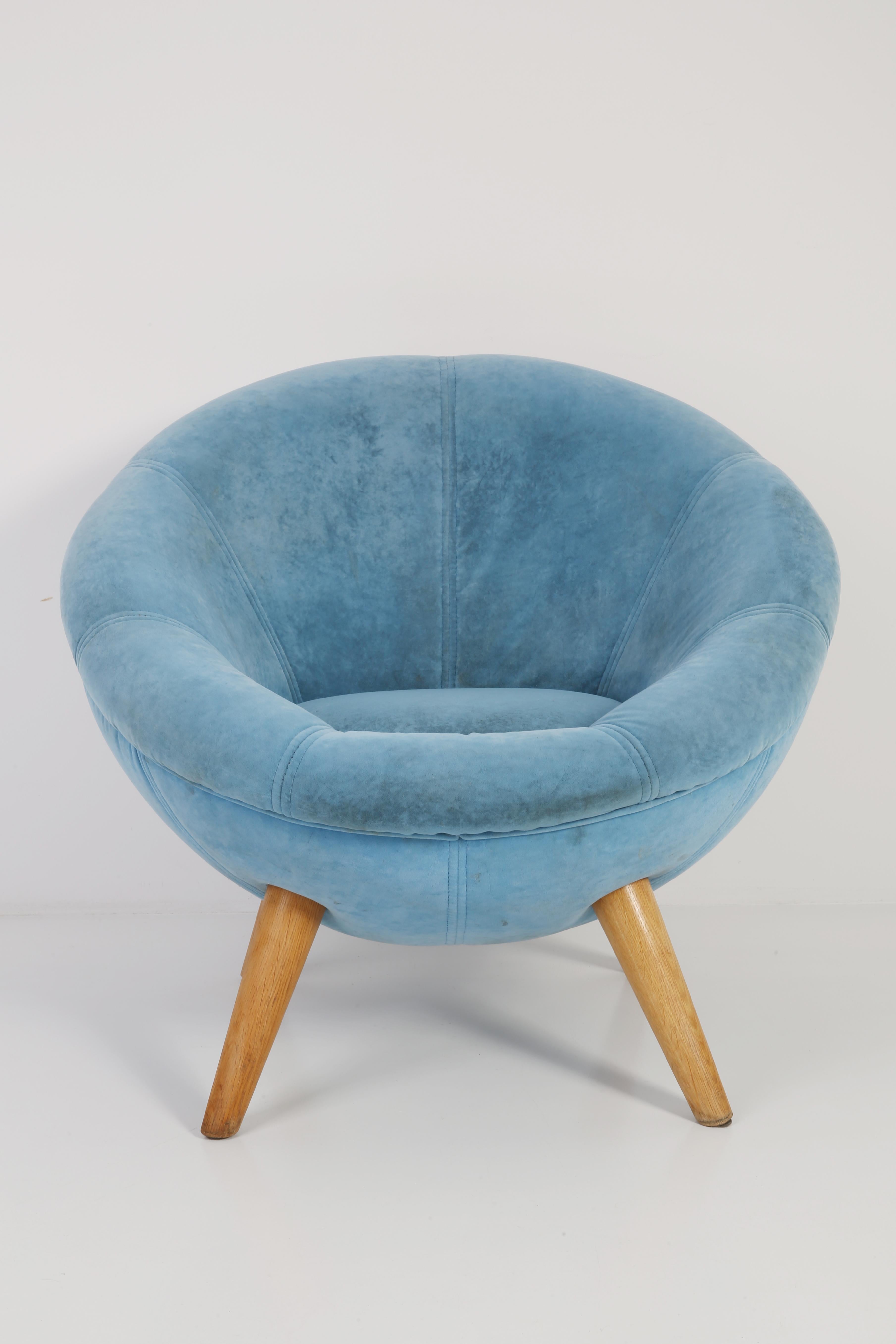 20th Century Pair of Midcentury Blue Velvet Circle Club Armchairs, Europe, 1960s