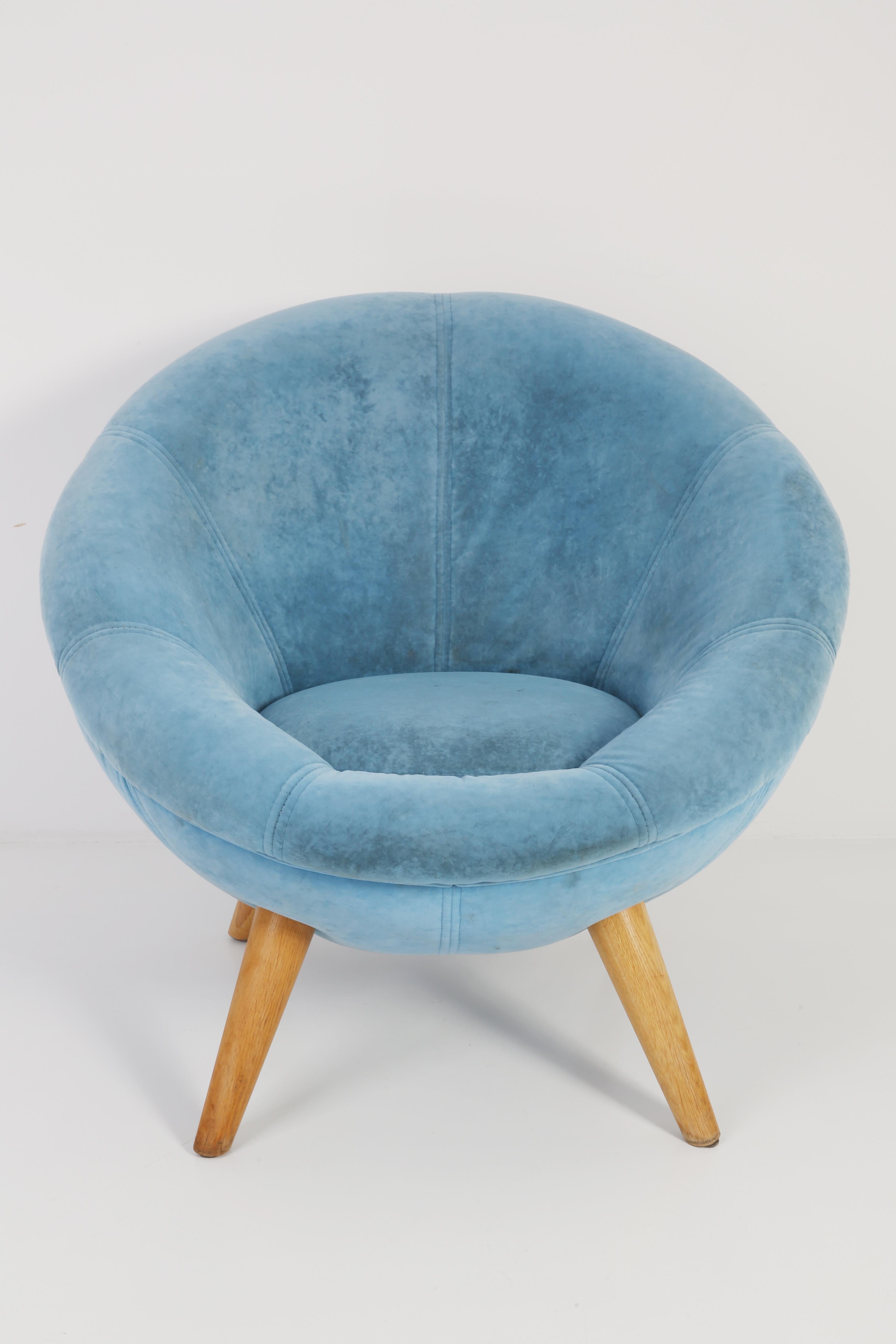 Pair of Midcentury Blue Velvet Circle Club Armchairs, Europe, 1960s 1