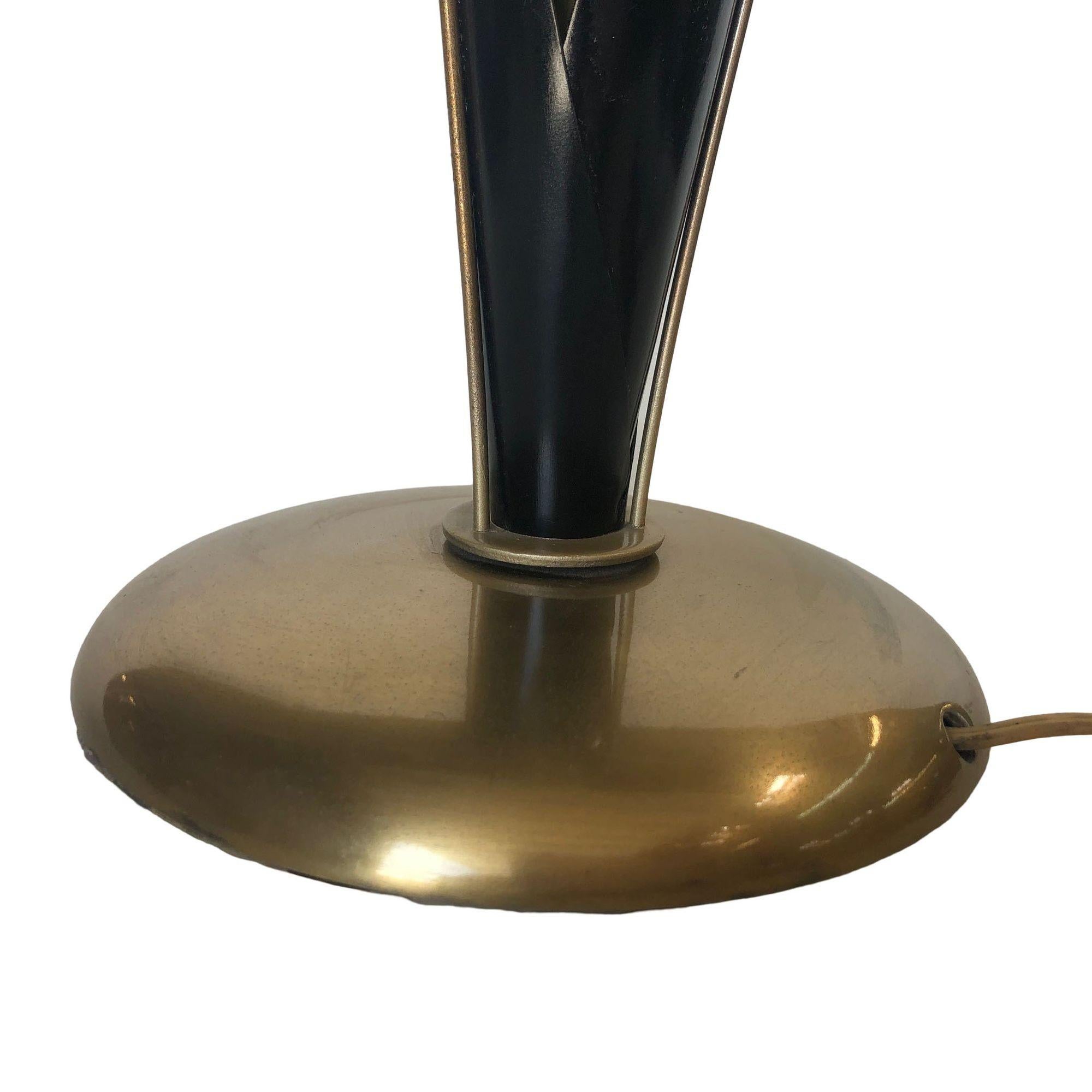 Pair of Mid-century Brass and Black Metal Willow Table Lamps For Sale 4