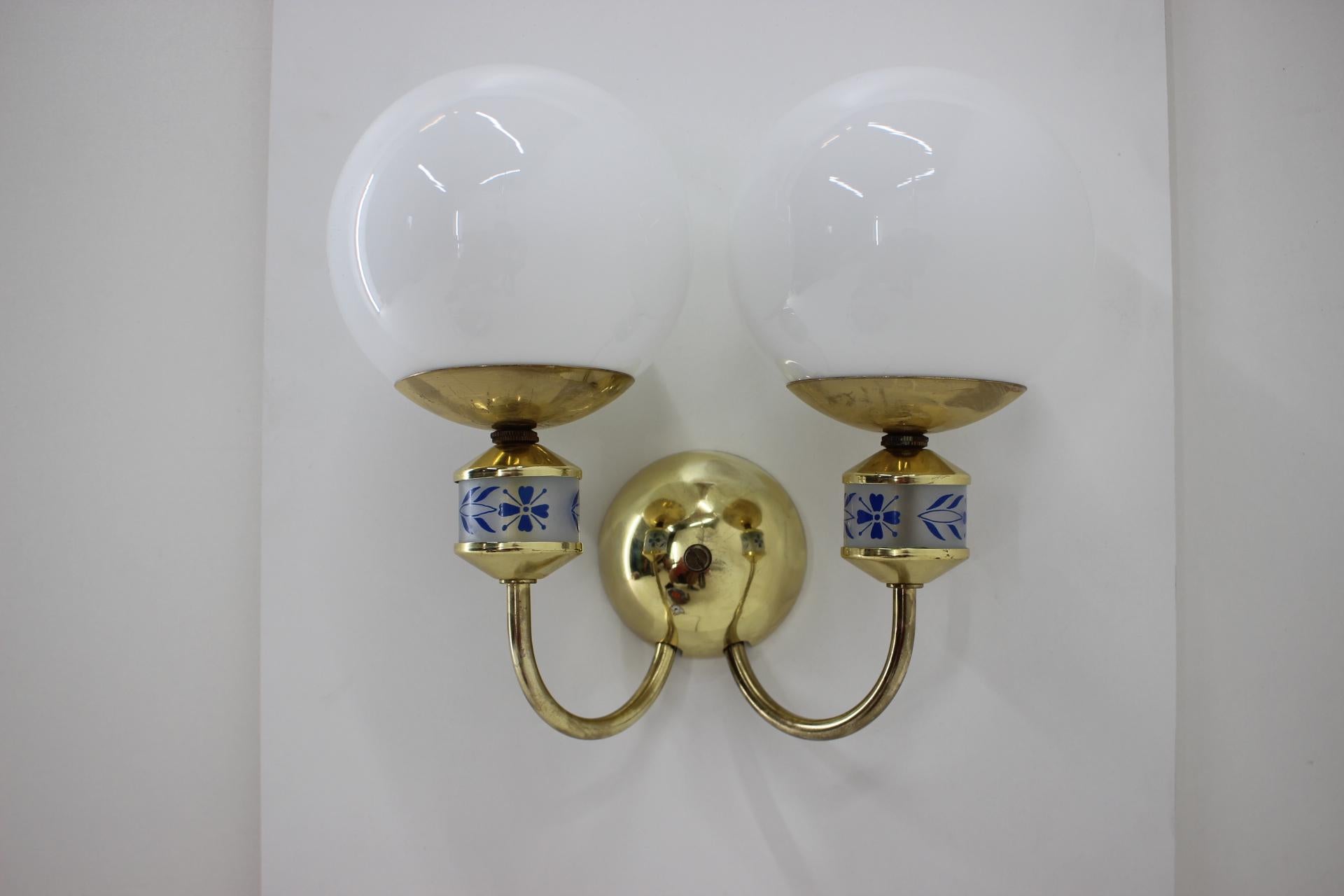 Mid-Century Modern Pair of Midcentury Brass Design Wall Lamps or Scones, 1970s For Sale