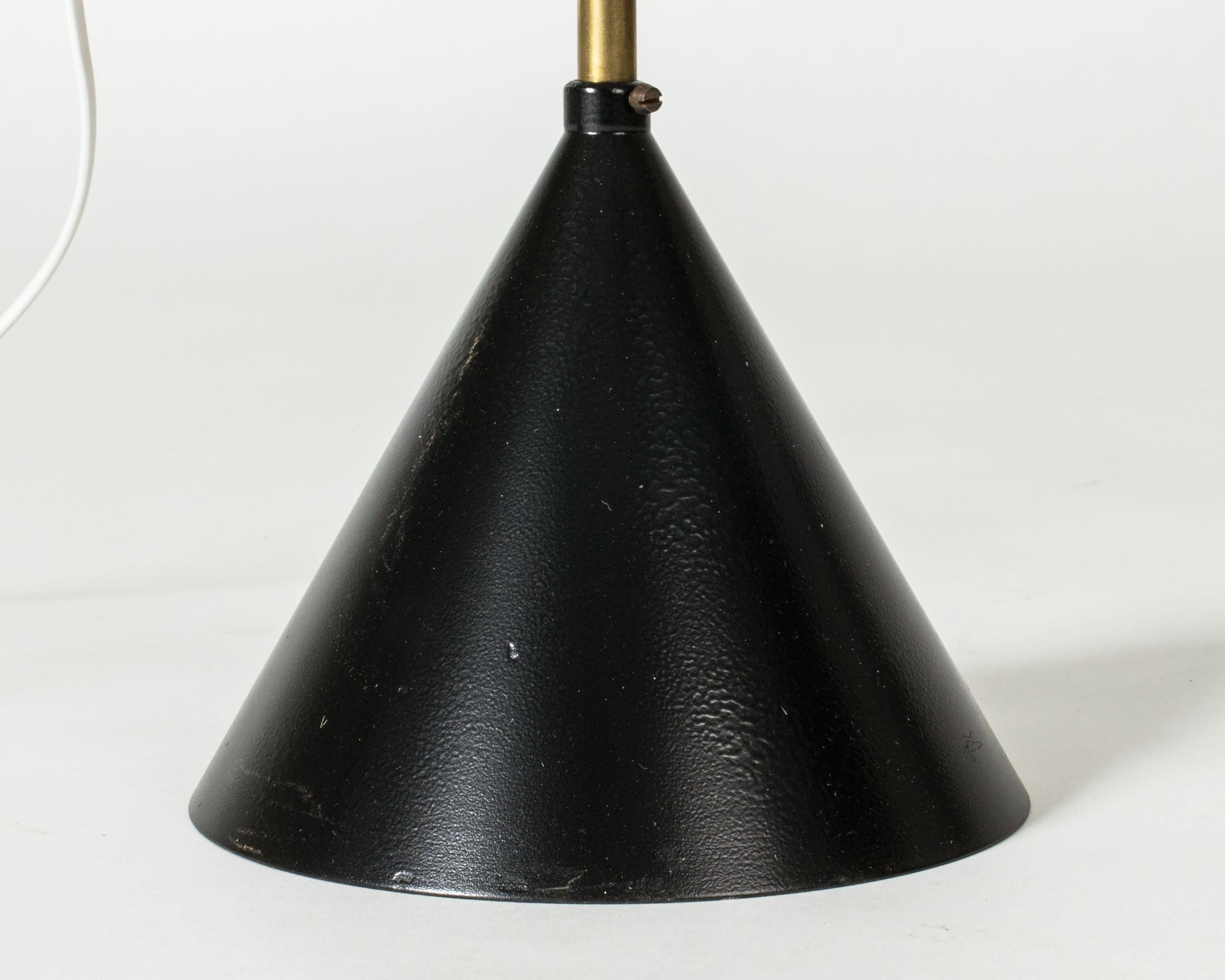 Paire de lampadaires en laiton du milieu du siècle par Tapio Wirkkala pour Idman Oy Bon état - En vente à Stockholm, SE