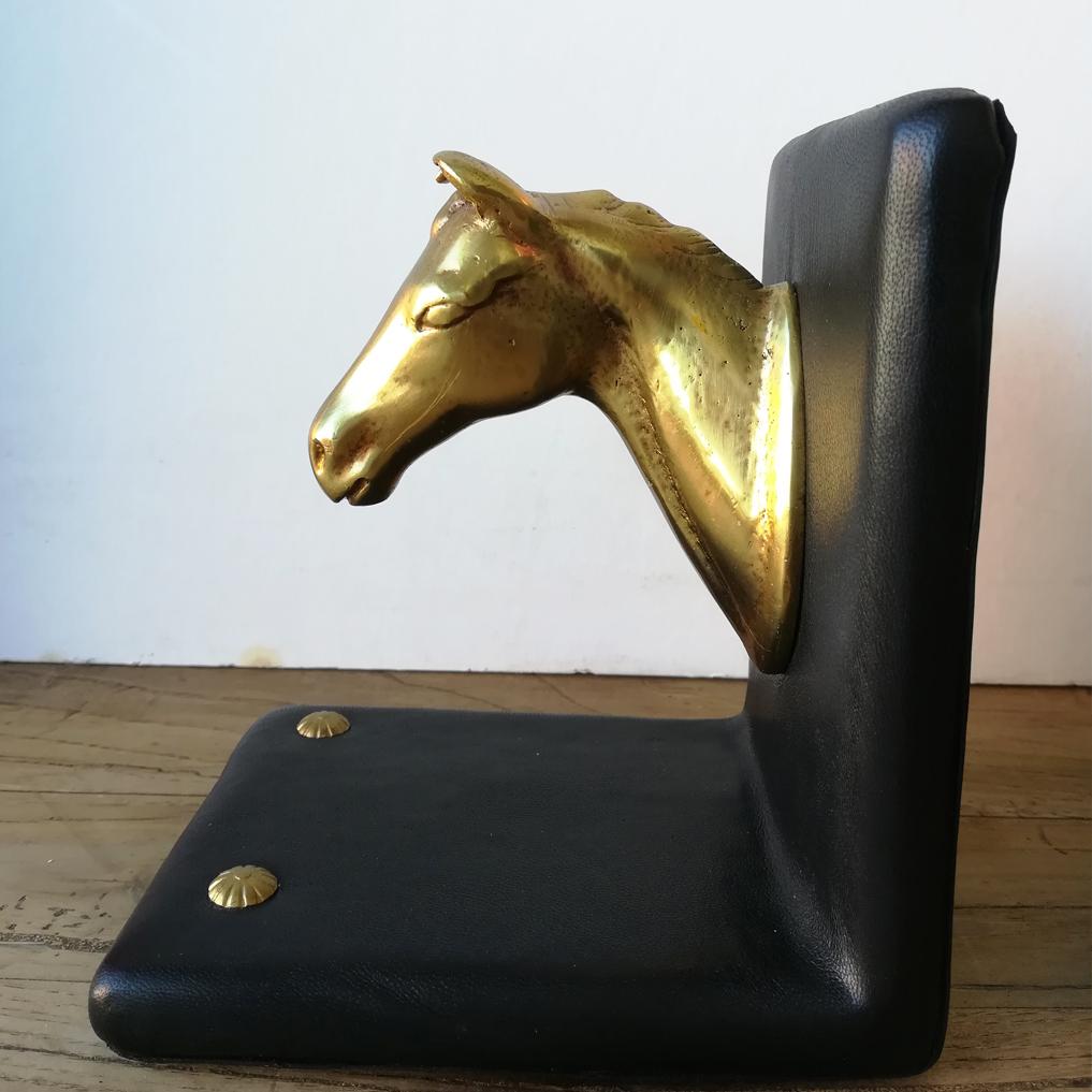 Pair of midcentury French solid gilt bronze or brass and brown fine leather horse bookends style Maison Bagues or Maison Charles. That recovered the Clasicism, in the 20th Century.

They are two pieces of timeless design and high quality, ideal for