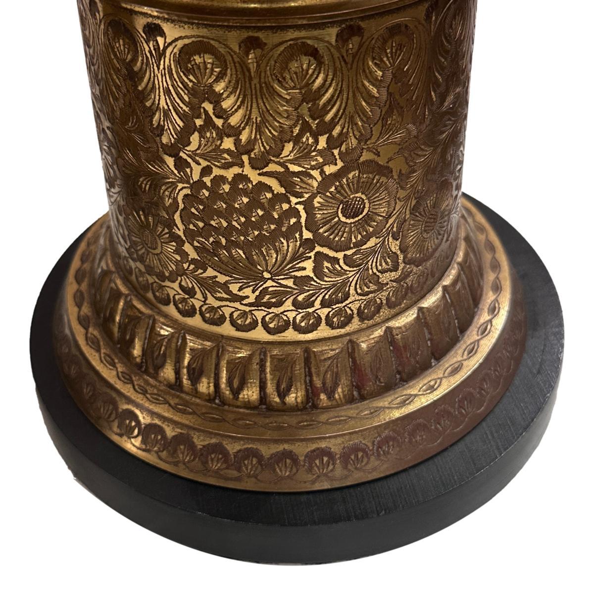 Asiatique Paire de lampes en laiton du milieu du siècle en vente