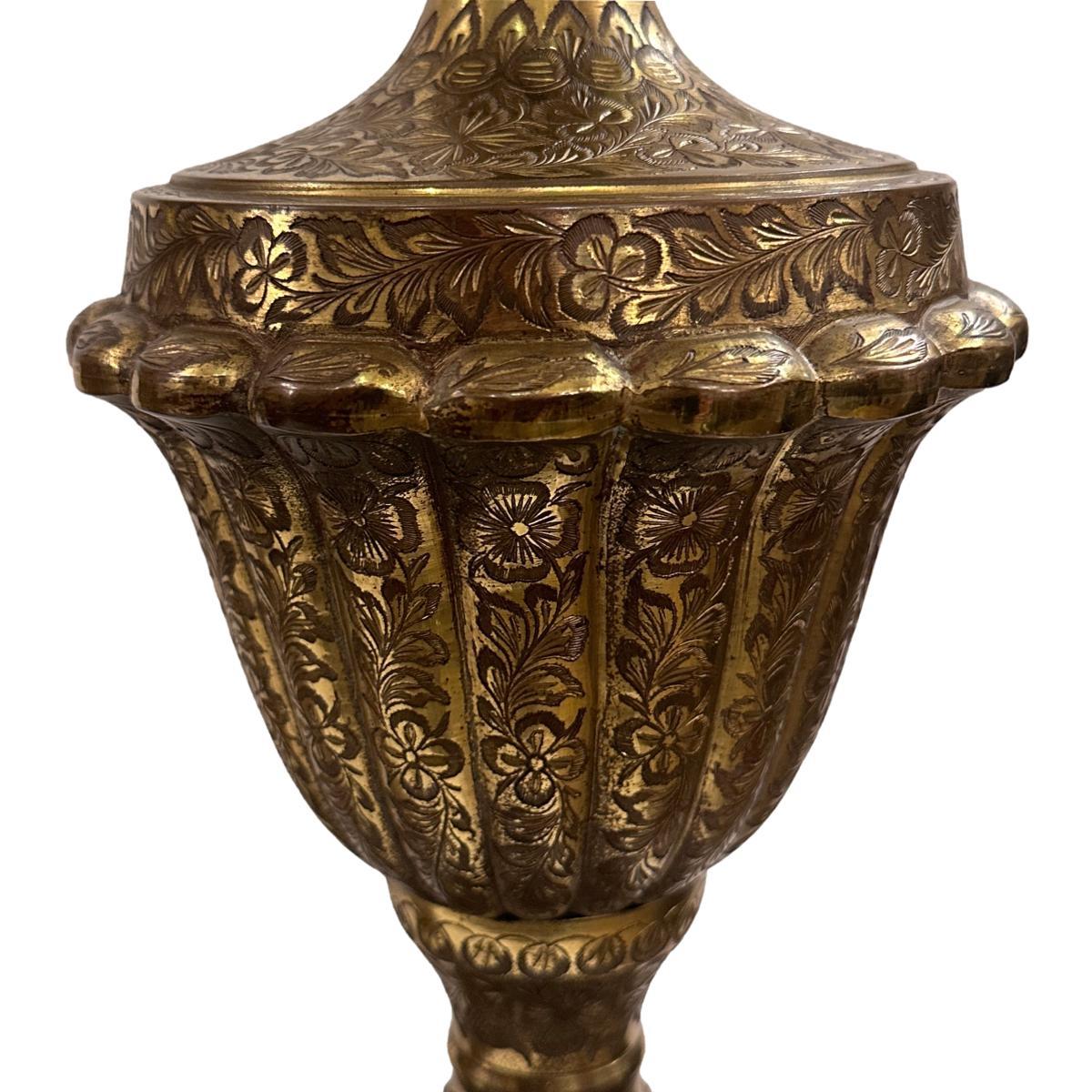 Milieu du XXe siècle Paire de lampes en laiton du milieu du siècle en vente