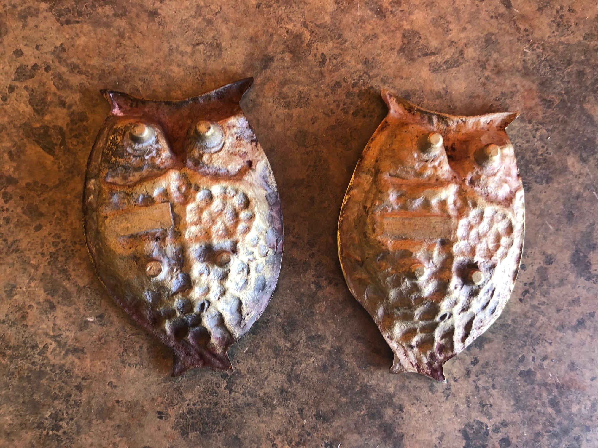 Pair of Midcentury Brass Owl Trinket Dishes In Good Condition In San Diego, CA