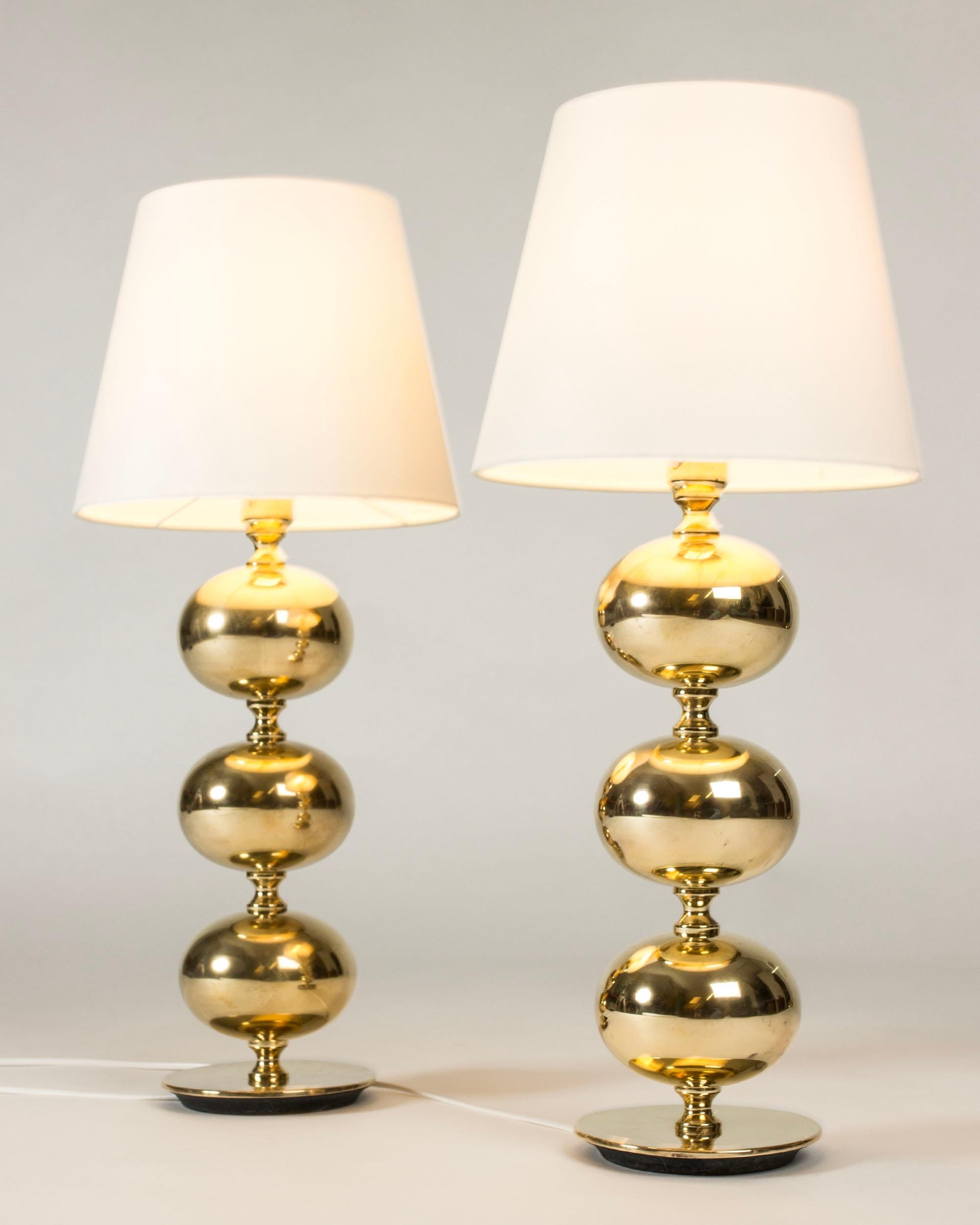 Scandinave moderne Paire de lampes de table en laiton du milieu du siècle par Henrik Blomqvist, Suède, années 1960 en vente