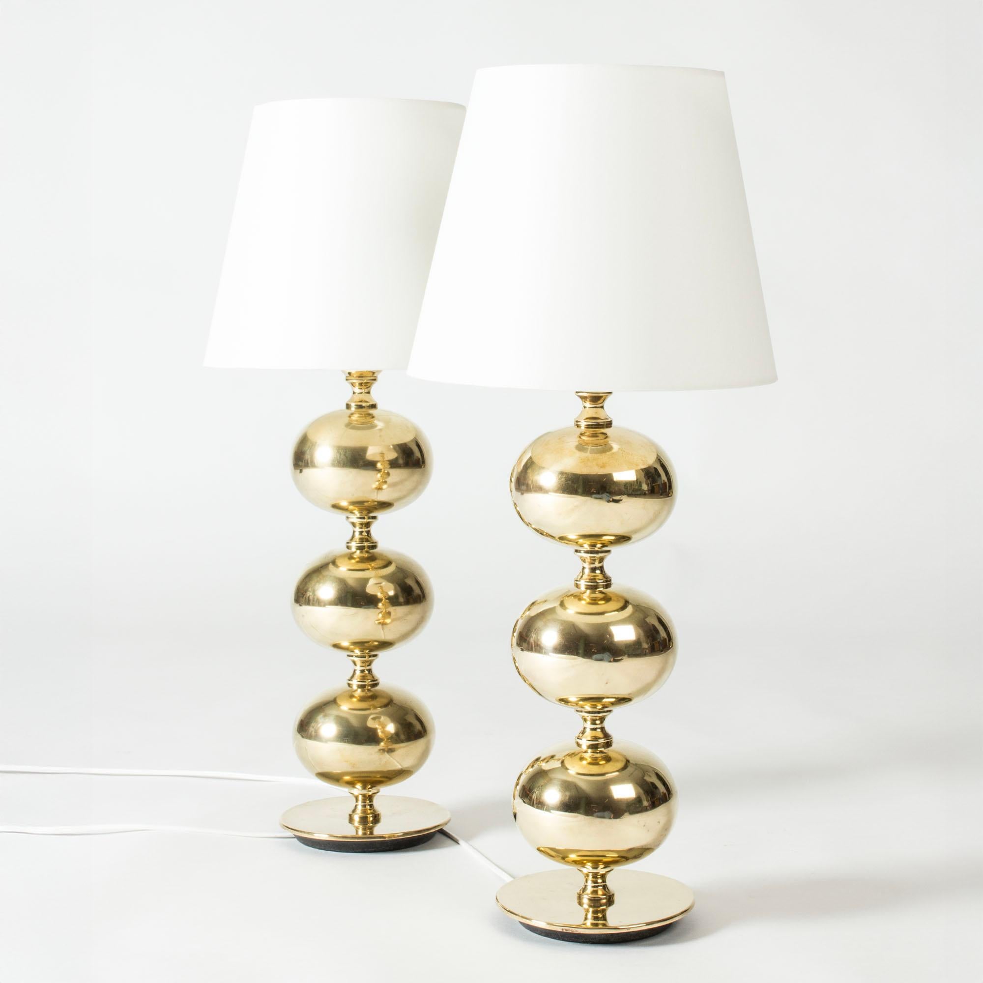 Suédois Paire de lampes de table en laiton du milieu du siècle par Henrik Blomqvist, Suède, années 1960 en vente