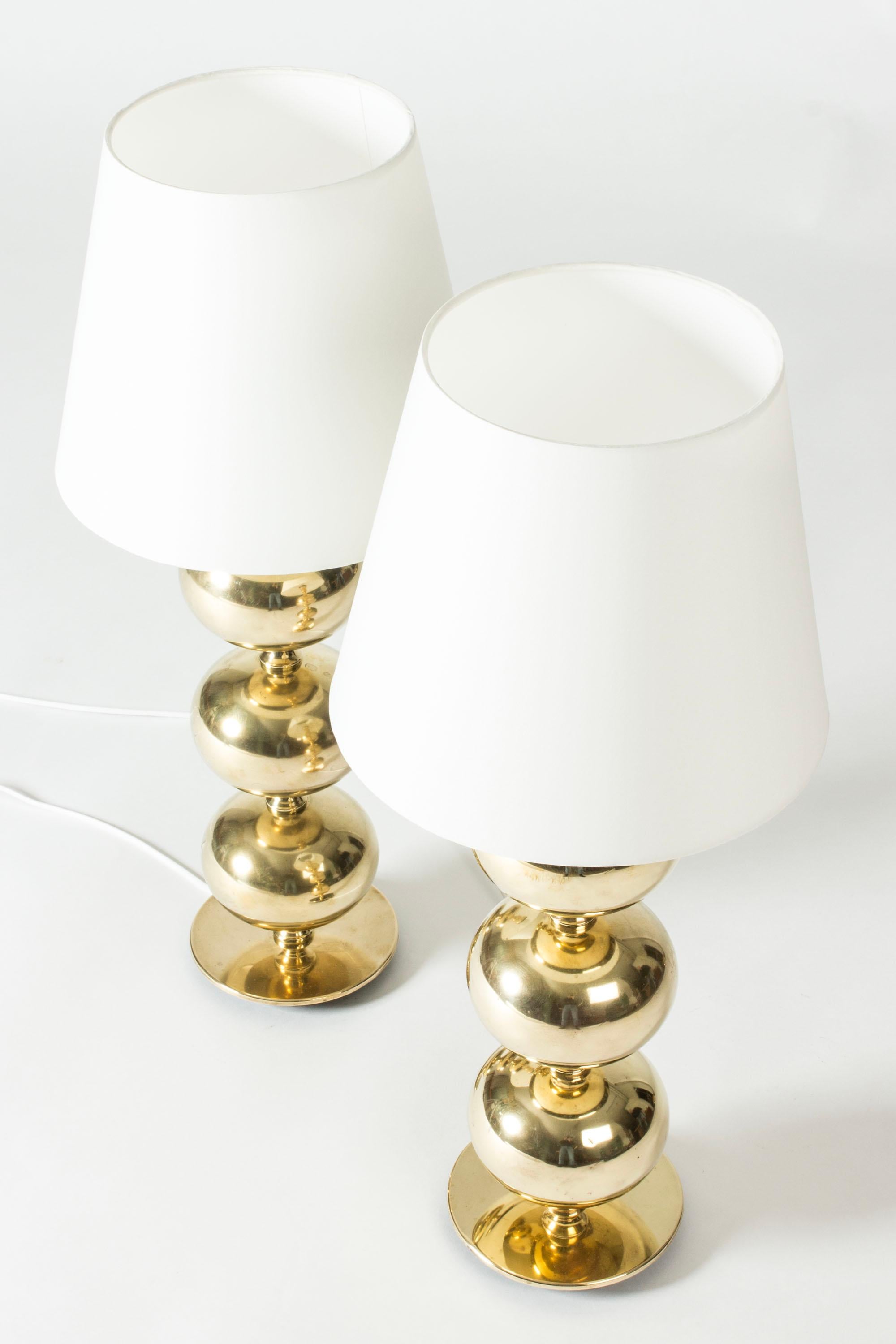 Paire de lampes de table en laiton du milieu du siècle par Henrik Blomqvist, Suède, années 1960 Bon état - En vente à Stockholm, SE